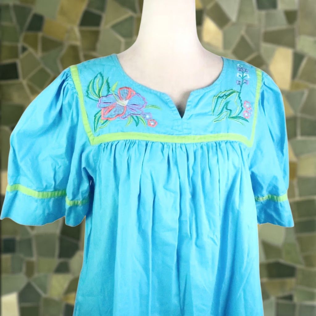 Vintage VINTAGE Simply Basic Nightgown Dress Turquoise Blue Muumuu Short Sleeve Embroidered 100% Cotton S Womens Size S / US 4 / IT 40 - 1 Thumbnail