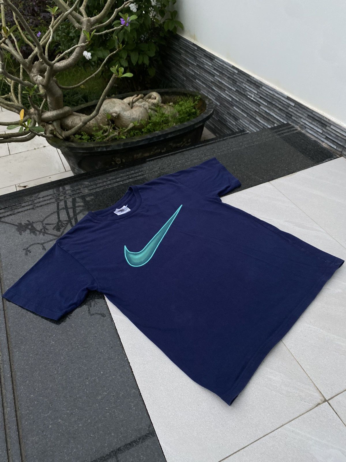 Nike × Vintage 90’s NIKE RARE Y2K BIG LOGO RETRO SWOOSH TEE TSHIRT Size US L / EU 52-54 / 3 - 2 Thumbnail