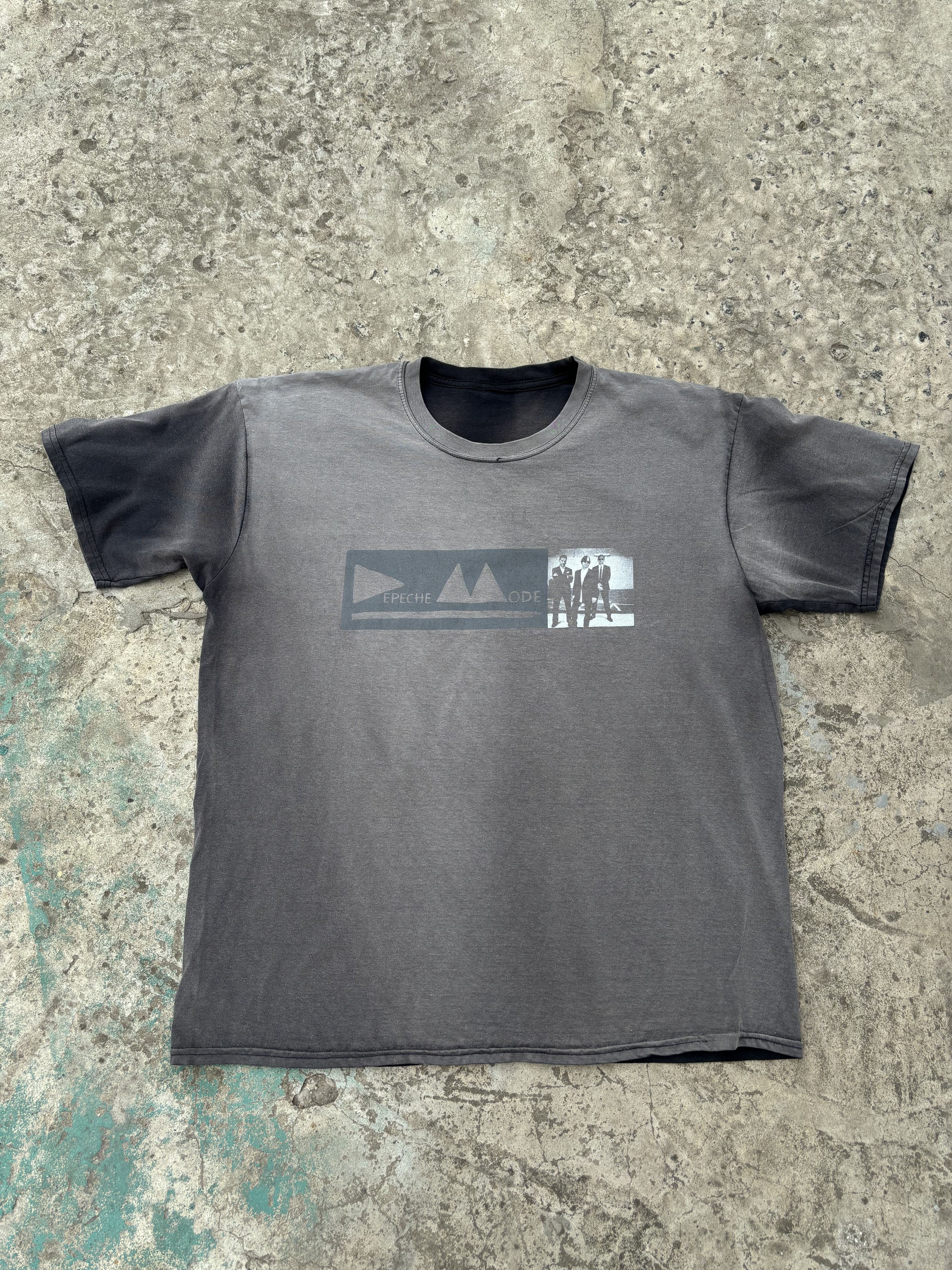 Band Tees Depeche Mode Delta Machine Tour Repaired Faded Tee Size US XL / EU 56 / 4 - 1 Thumbnail