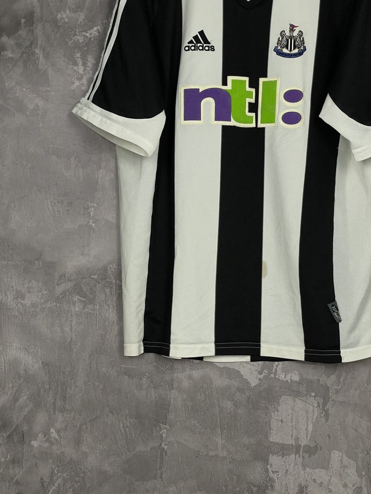 Adidas × Vintage Newcastle United 2000/2001 Away Shirt Vintage Size US L / EU 52-54 / 3 - 5 Thumbnail