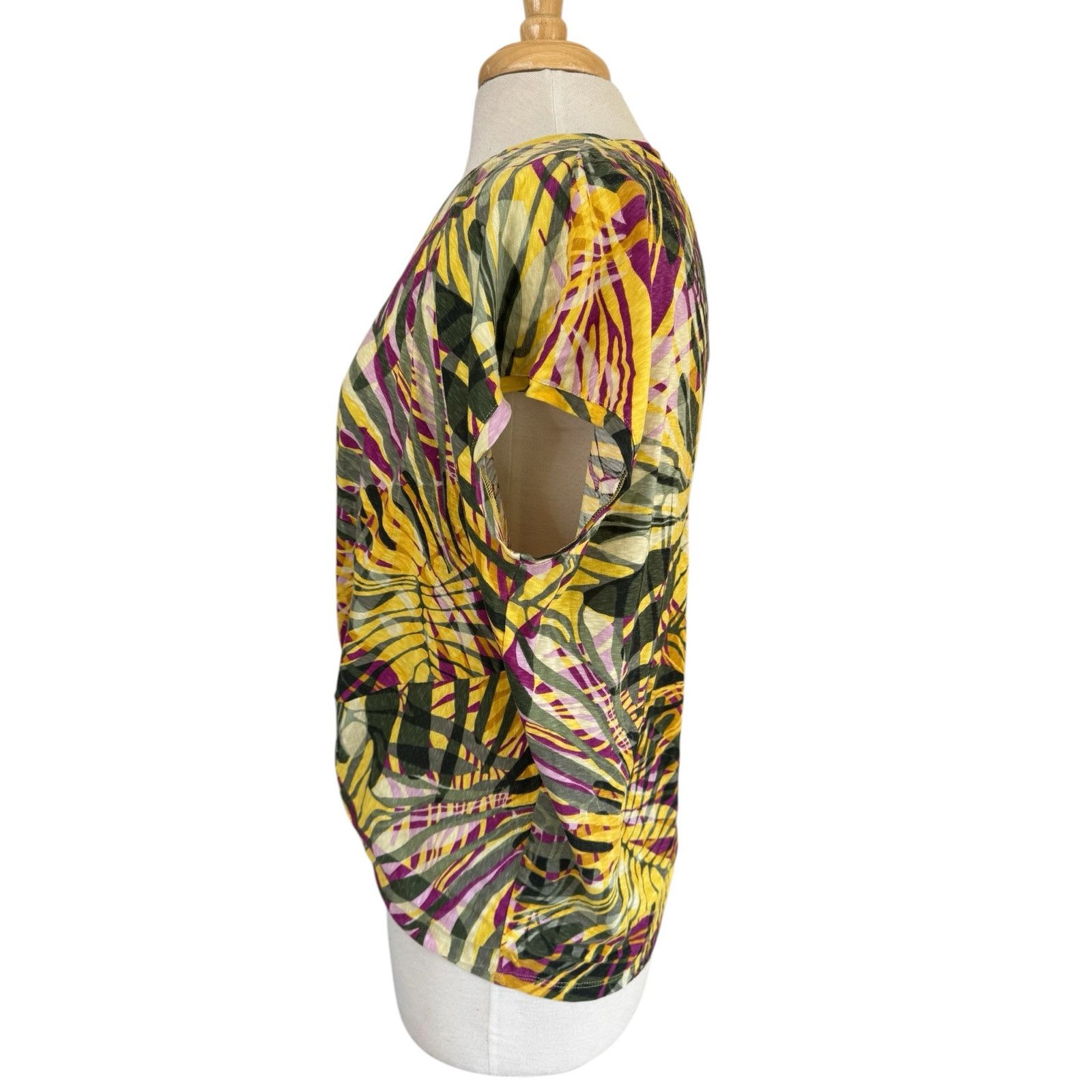 Chicos CHICOS Tropical Leaf Print Knot Front Tee Size Medium (1) Size M / US 6-8 / IT 42-44 - 2 Thumbnail