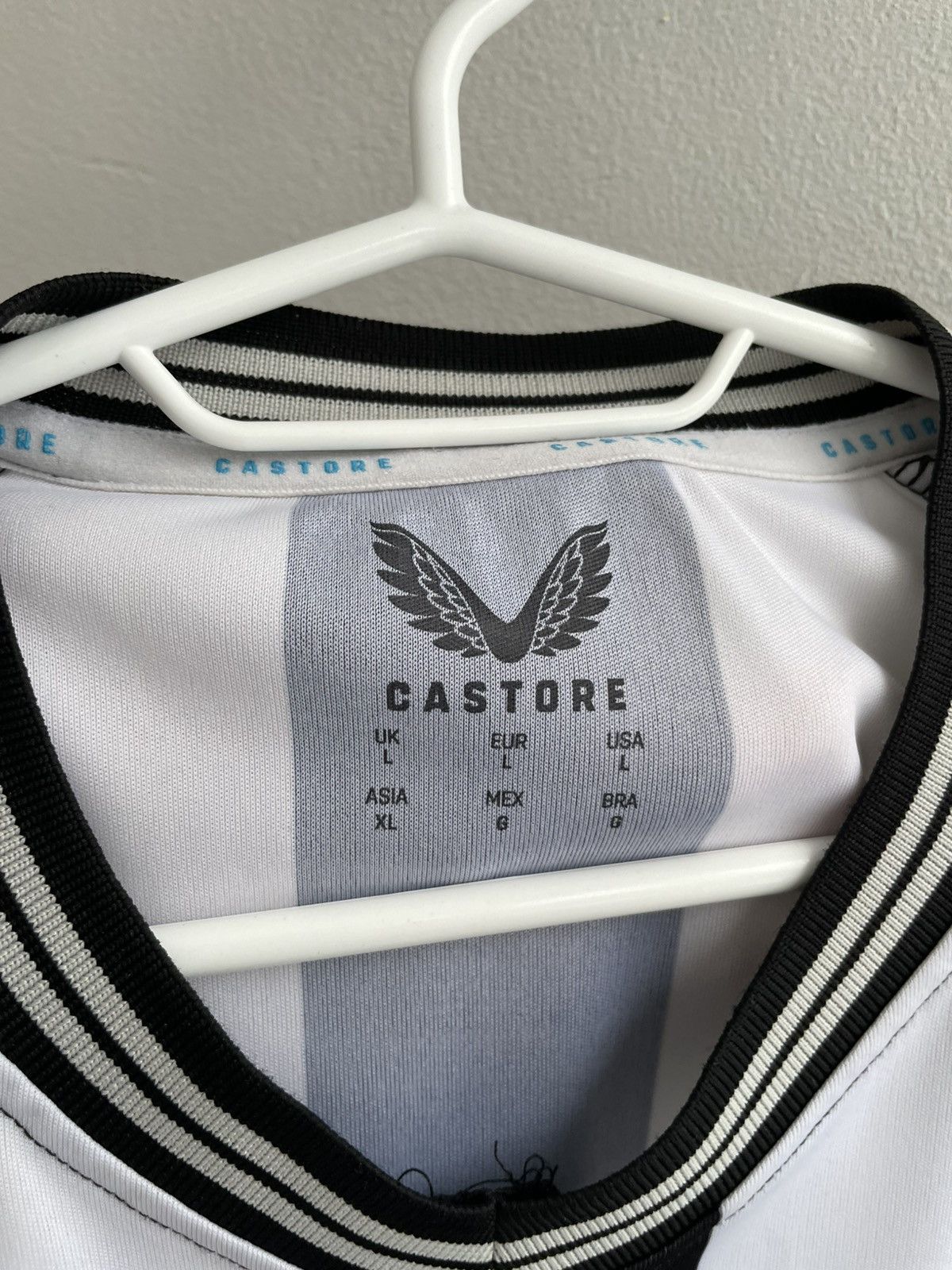 Castore Newcastle United 2023 2024 Home Football Shirt Soccer Jersey Size US L / EU 52-54 / 3 - 11 Thumbnail
