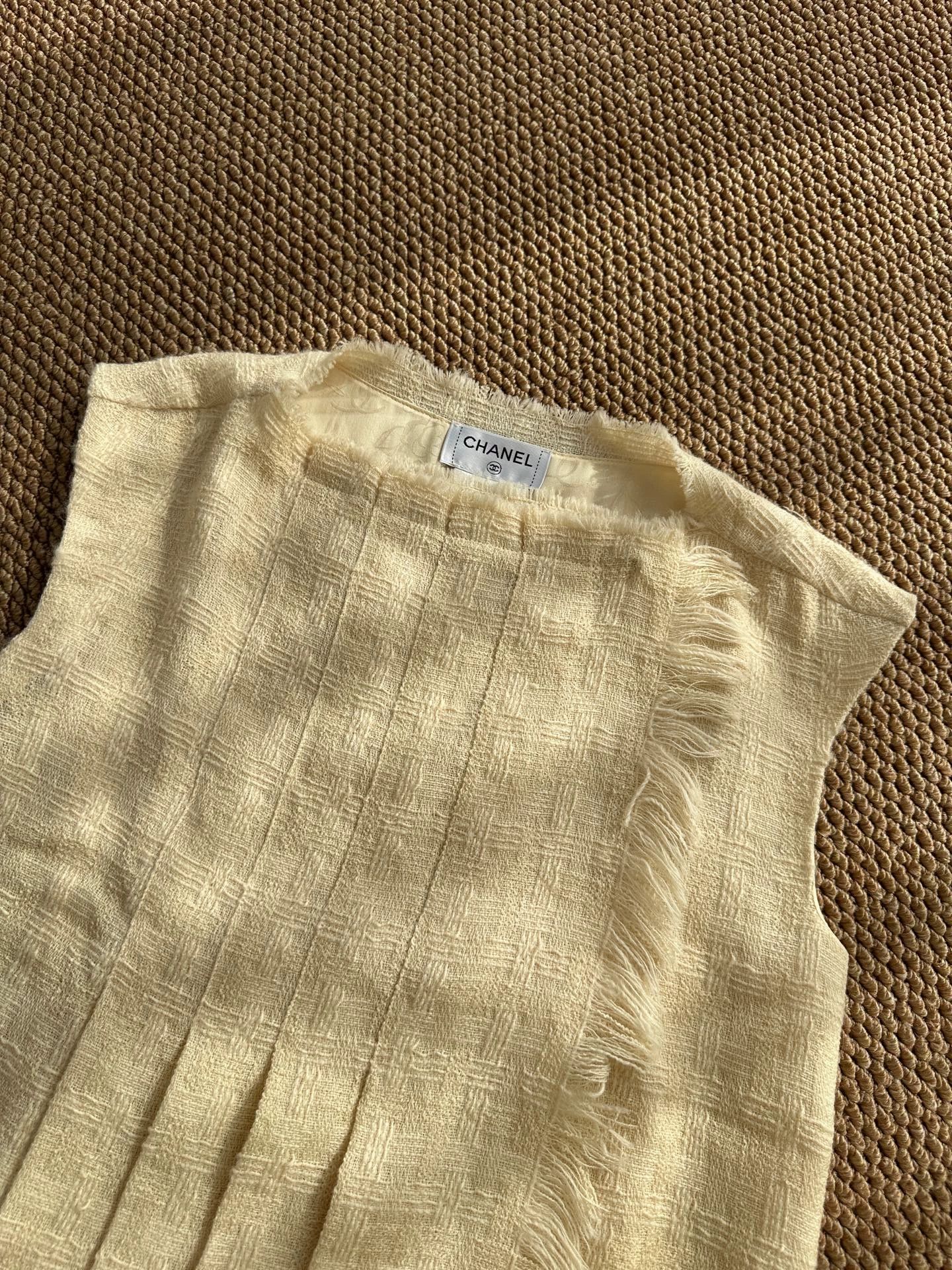 Chanel Chanel Women's Cream Tweed Wool Silk Fringe Vest Size S / US 4 / IT 40 - 5 Thumbnail