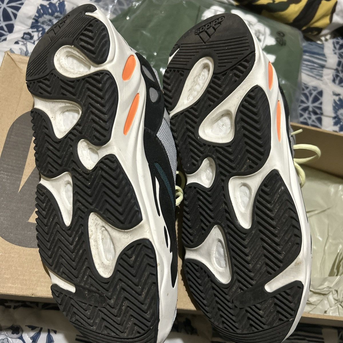 Adidas Yezzy boost 700 wave runner Size US 10 / EU 43 - 3 Thumbnail