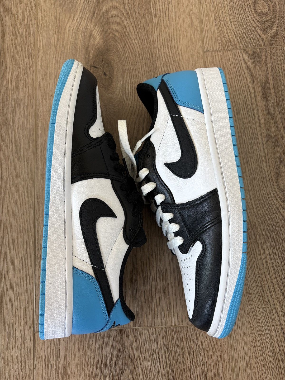 Jordan Brand × Nike Jordan 1 Low OG Powder Blue UNC Size US 9 / EU 42 - 1 Thumbnail
