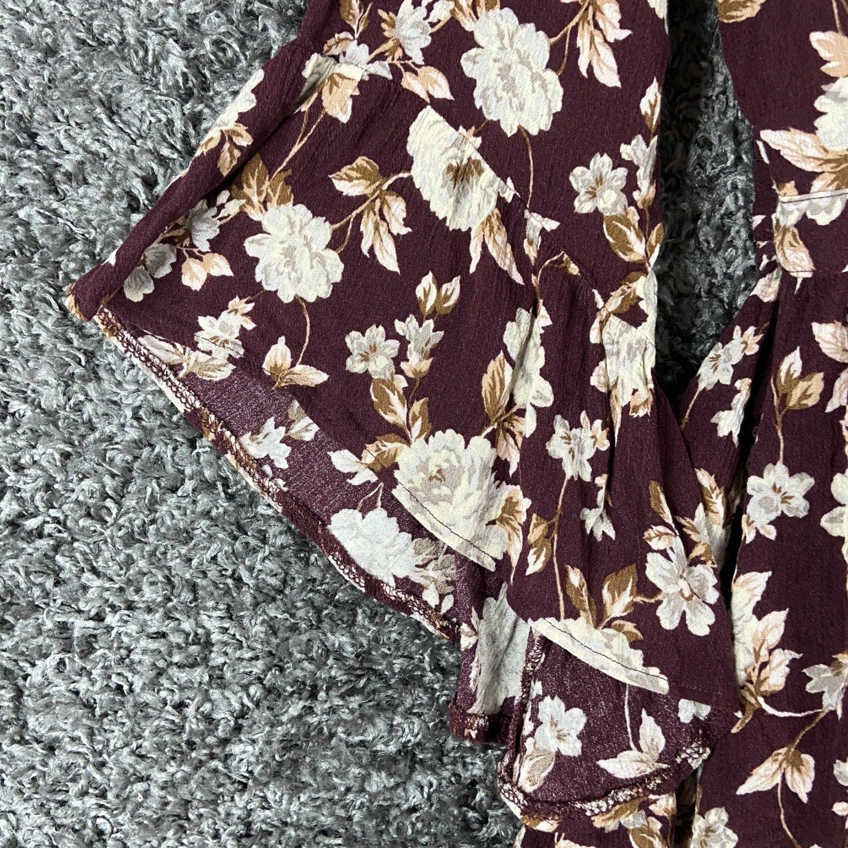 American Eagle Outfitters American Eagle Bohemian Floral Bell Sleeve Blouse Women's Small Red Size S / US 4 / IT 40 - 3 Thumbnail