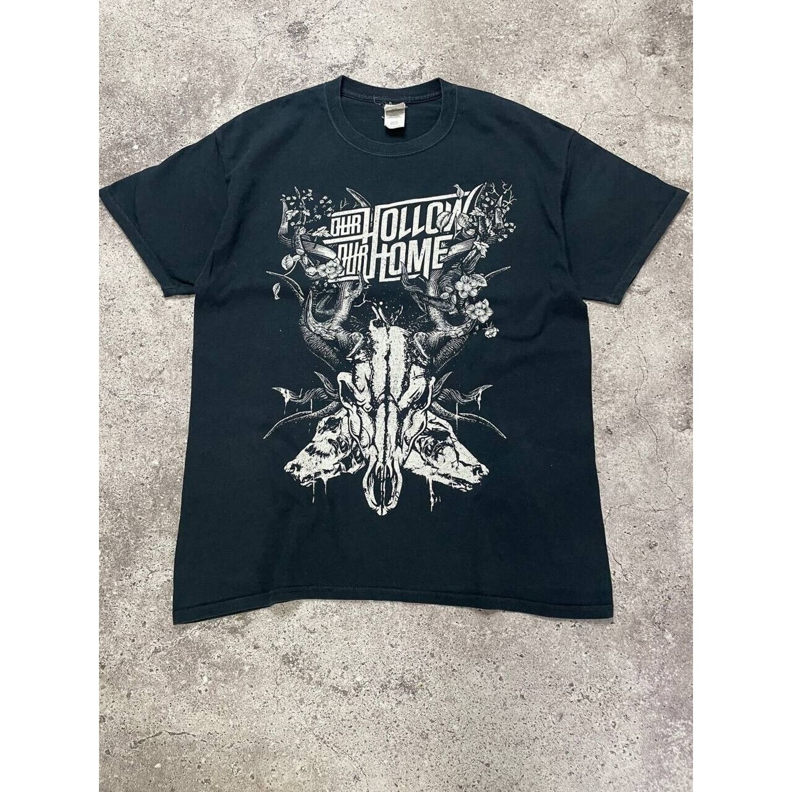 Band Tees × Vintage Our Hollow Our Home Graphic Heavy Gildan L Rock Band Tee Size US L / EU 52-54 / 3 - 1 Thumbnail