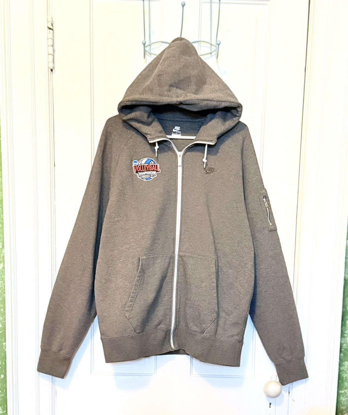 Nike Nike NCAA 2012 DIVISION 1 VOLLEYBALL CHAMPIONSHIP HOODIE XL Size US XL / EU 56 / 4 - 1 Thumbnail