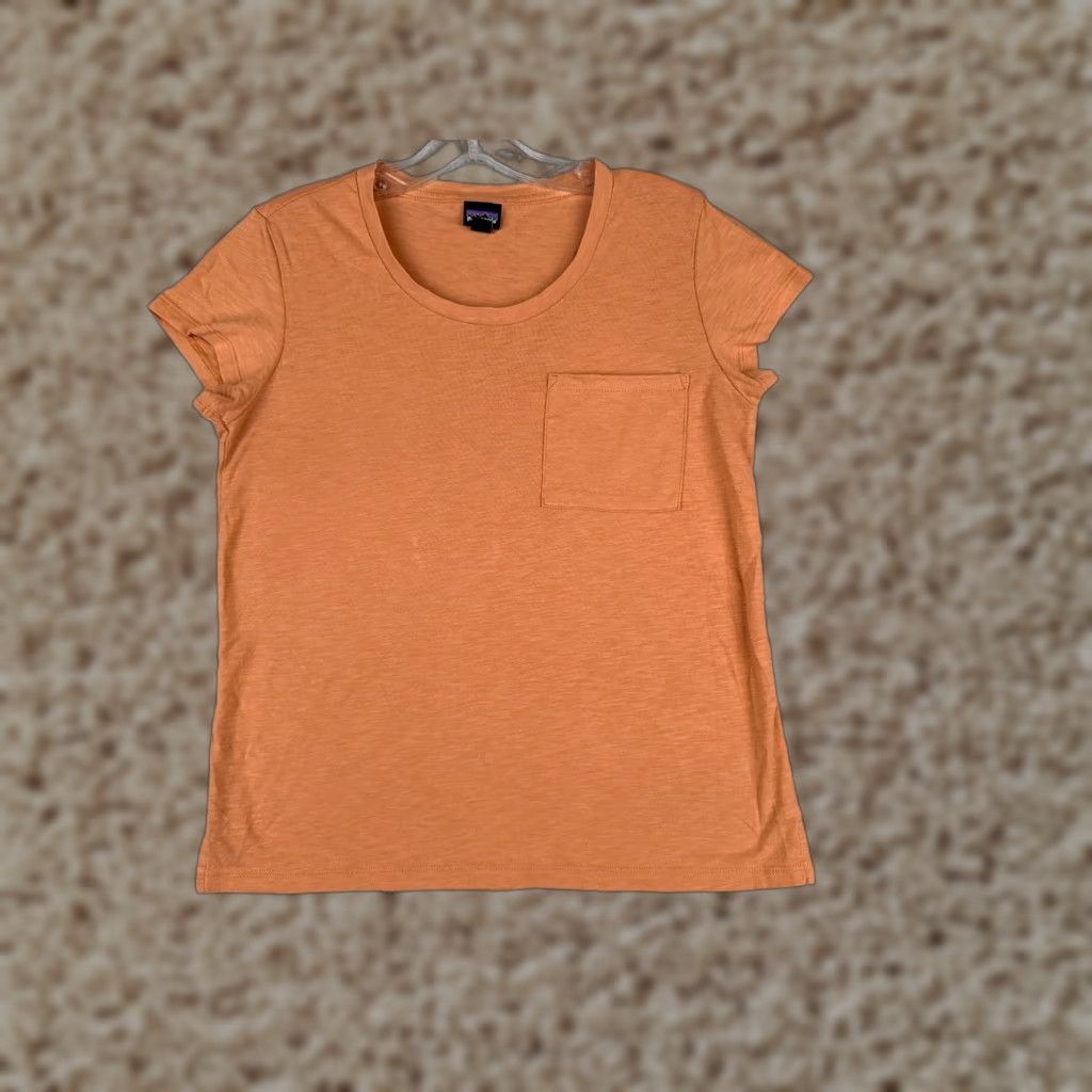 Patagonia Patagonia Shirt Womens Small Orange Short Sleeve Round Neck Pocket Camp READ Size S / US 4 / IT 40 - 1 Thumbnail
