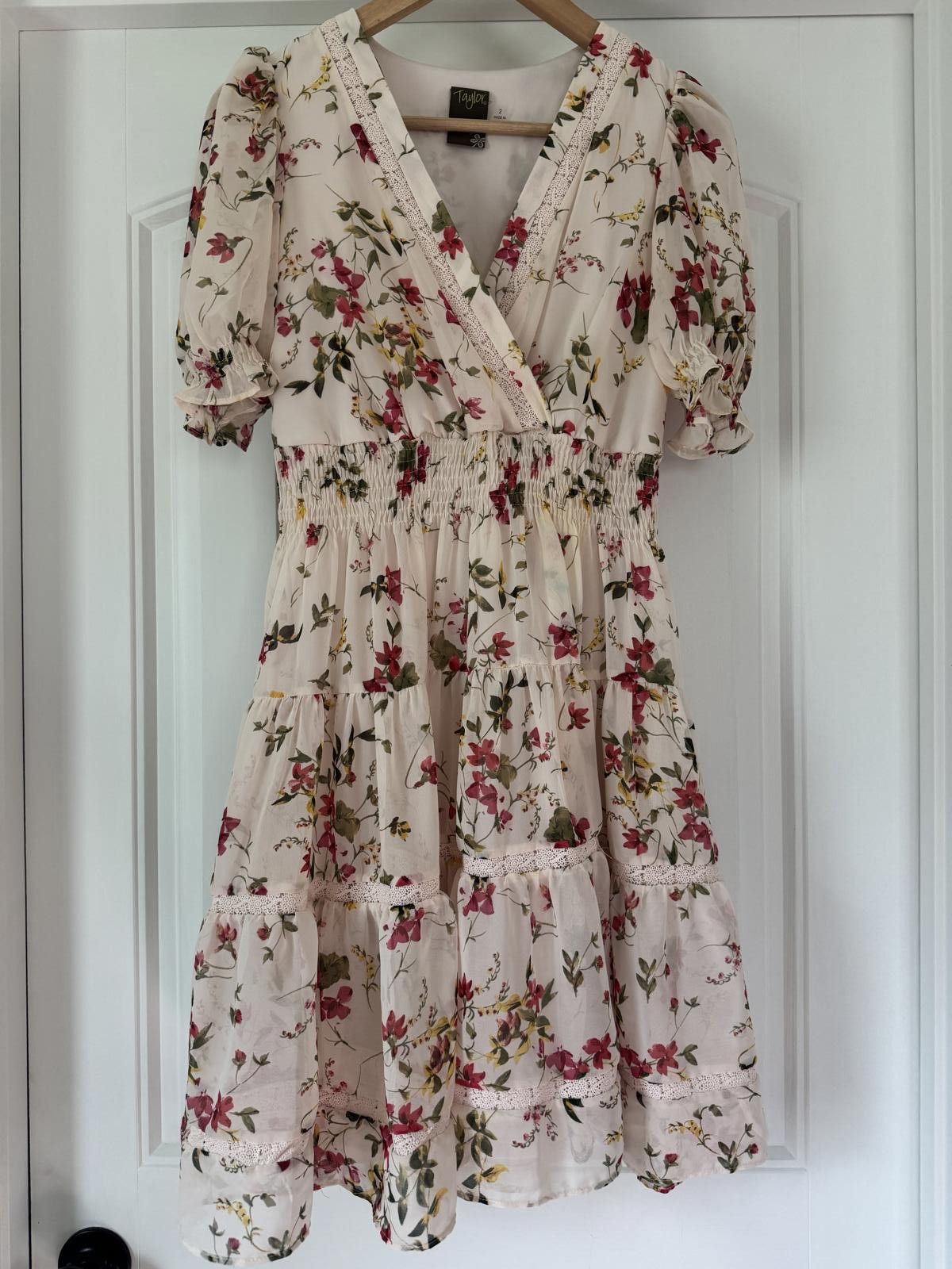 Ann Taylor Taylor Floral Print Dress With Lace Trim, Size 2 in Beige, Women's