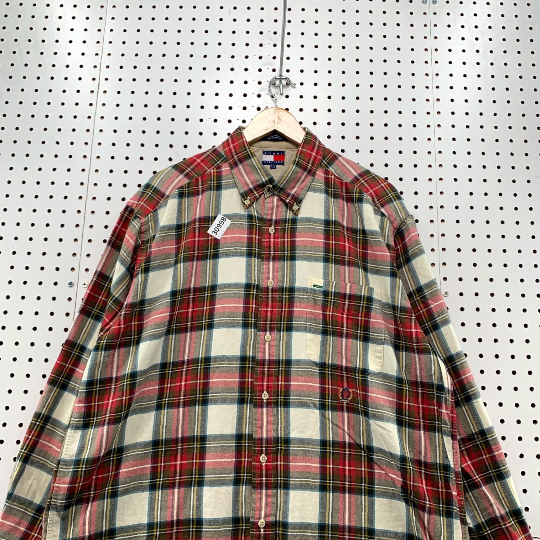 Tommy Hilfiger VINTAGE Tommy Hilfiger Button-Down Shirt Mens L Red Green Plaid 25X32.5 90s Christmas Theme, Shirt Mens L Red Size US L / EU 52-54 / 3 - 5 Thumbnail