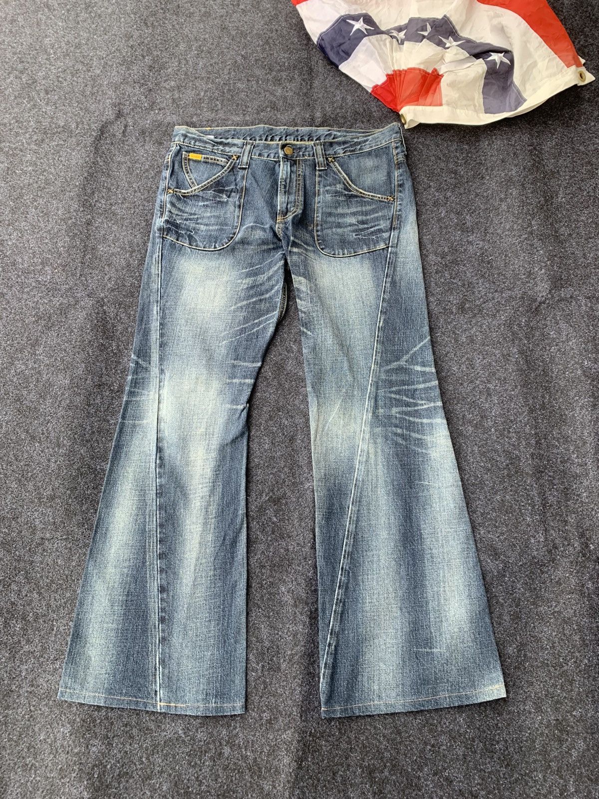 Lee Y2K Lee Rider Bell Bottom Flare Denim Jeans. Size US 35 - 1 Thumbnail