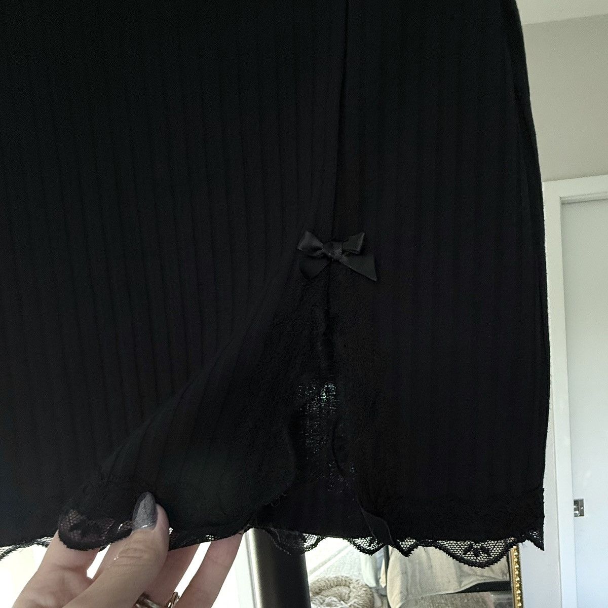 Shein NWOT Black Ribbed Knit Lace Trim Bodycon Mini Skirt | XS / 2 Size 26" / US 2 / IT 38 - 2 Thumbnail