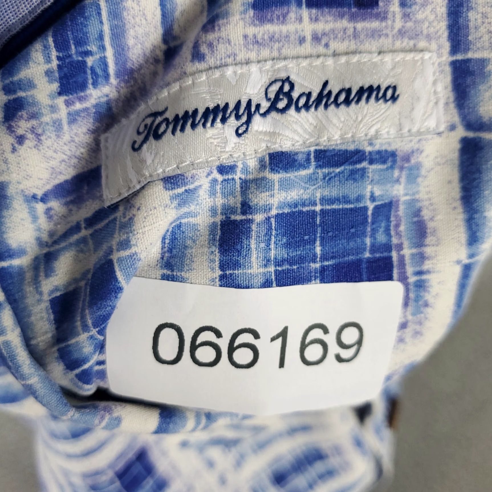 Tommy Bahama Tommy Bahama Shirt Mens Large Blue White Silk Hawaiian Button Up Short Sleeve Size US L / EU 52-54 / 3 - 7 Thumbnail
