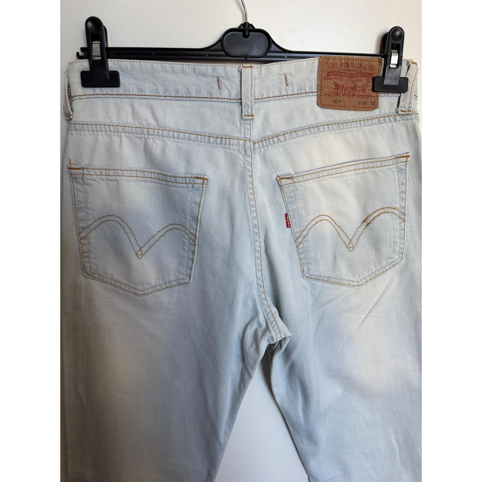 Levi's Levi’s 501 USA 1996 W31 L32 Light Wash Red Waistband Jeans Size US 31 - 7 Thumbnail