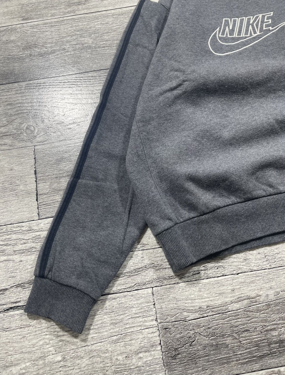 Nike Rare Vintage Nike Sweatshirt 2000s Big Logo Streetwear Size US L / EU 52-54 / 3 - 4 Thumbnail