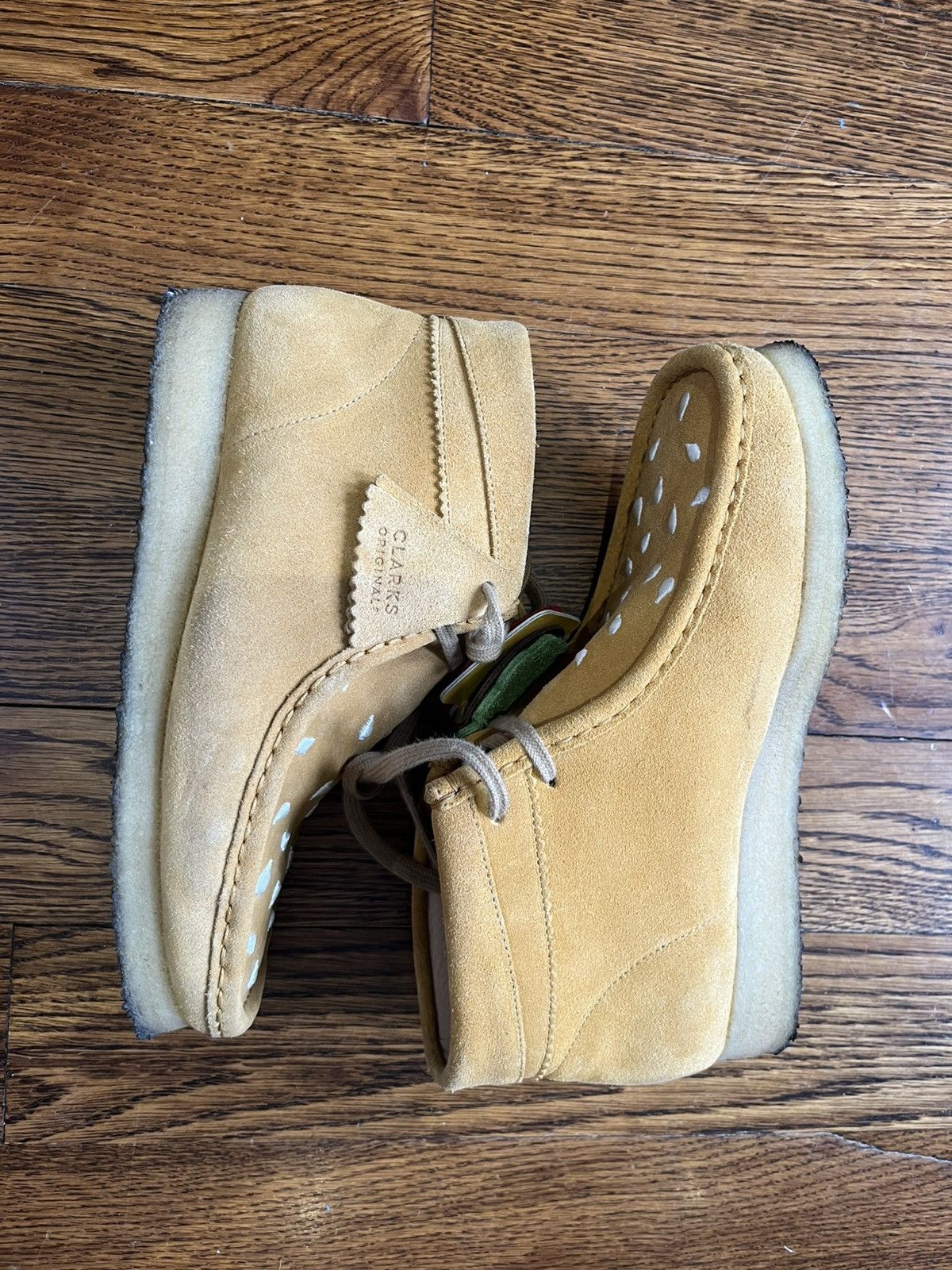 Clarks × Vandy The Pink Vandythepink Burger Clarks Wallabee Size US 7 / EU 40 - 2 Thumbnail