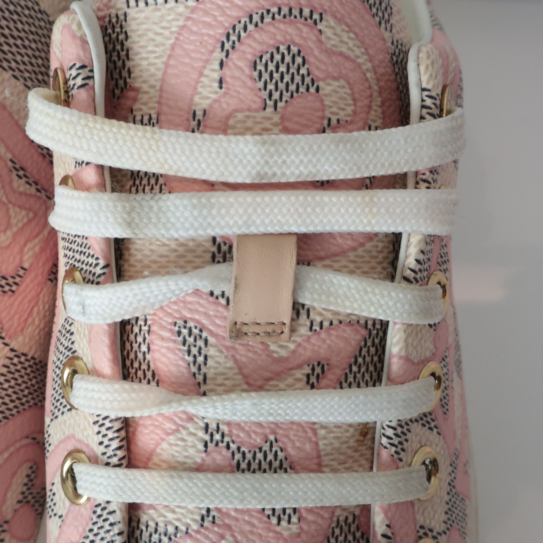 Louis Vuitton Louis Vuitton Tahitienne Pink Flower Sneakers Size US 9 / IT 39 - 21 Thumbnail