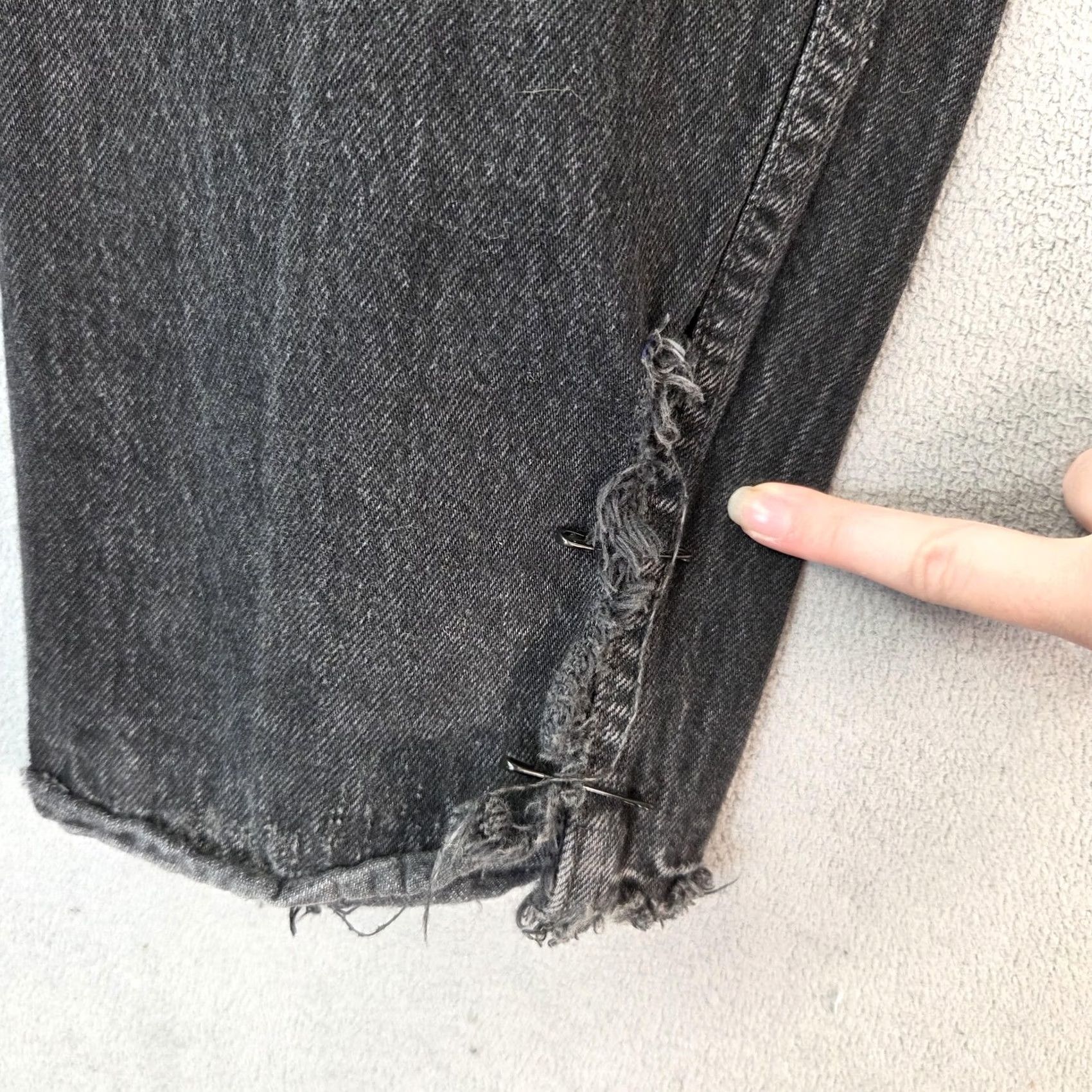 Levi's Vintage Levi's 501 Jeans Mens Black Button Fly Distressed 90s 28x30 Jeans Mens Size US 28 / EU 44 - 7 Thumbnail
