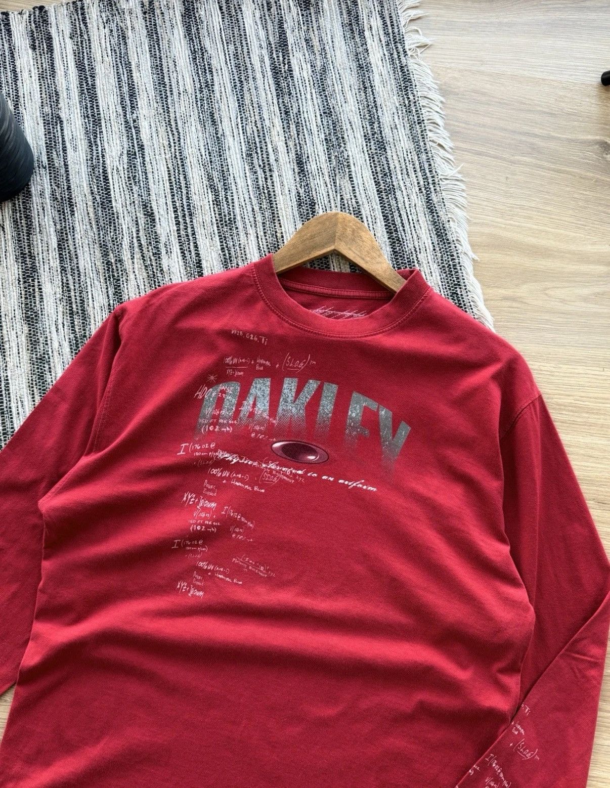 Oakley VINTAGE OAKLEY LONG SLEEVE RED STREET WEAR STYLE Size M Size US M / EU 48-50 / 2 - 2 Thumbnail