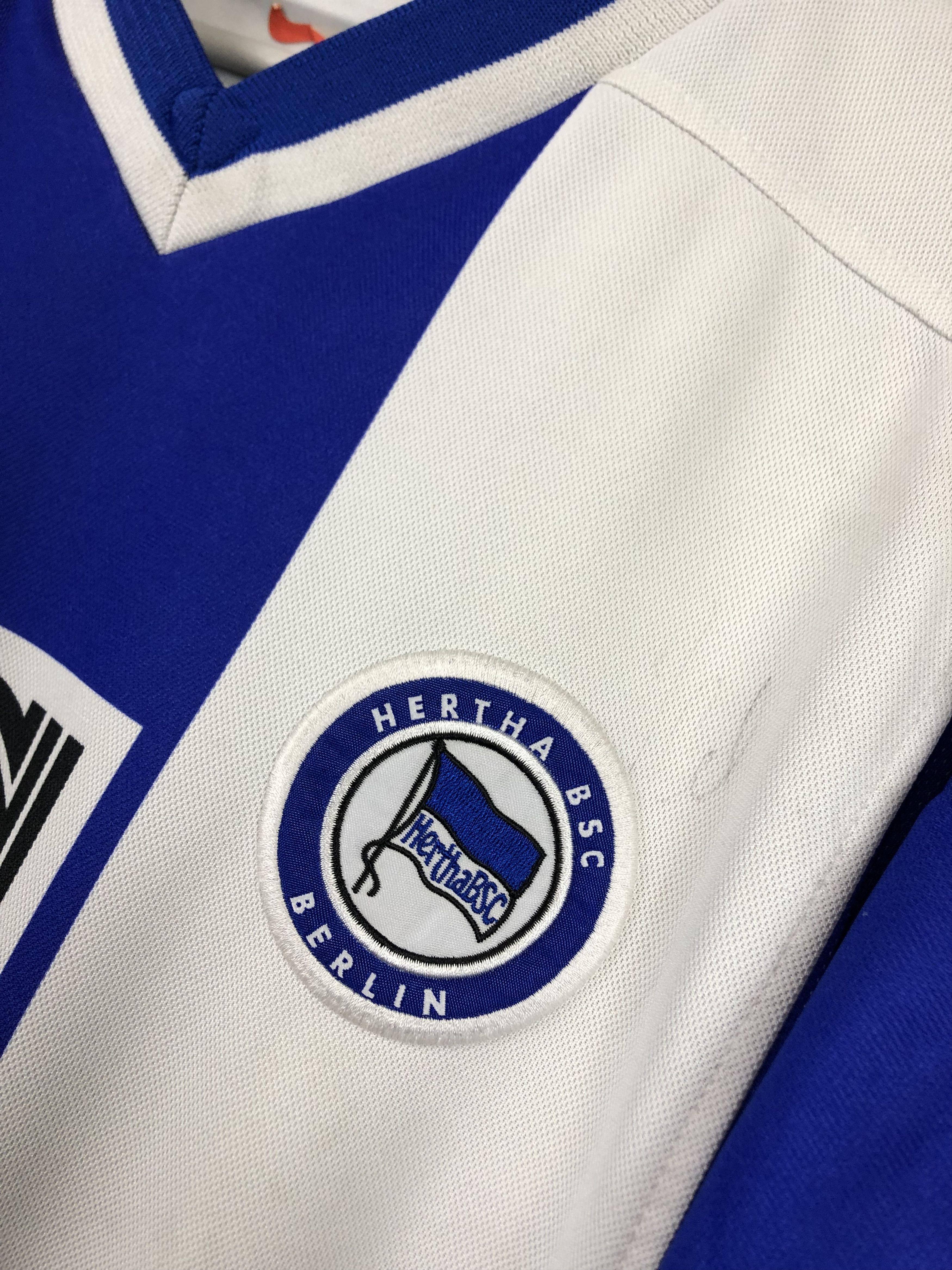 Nike Hertha football shirt 1999 Nike #6 Sverrisson Jersey Signed Size US XL / EU 56 / 4 - 7 Thumbnail