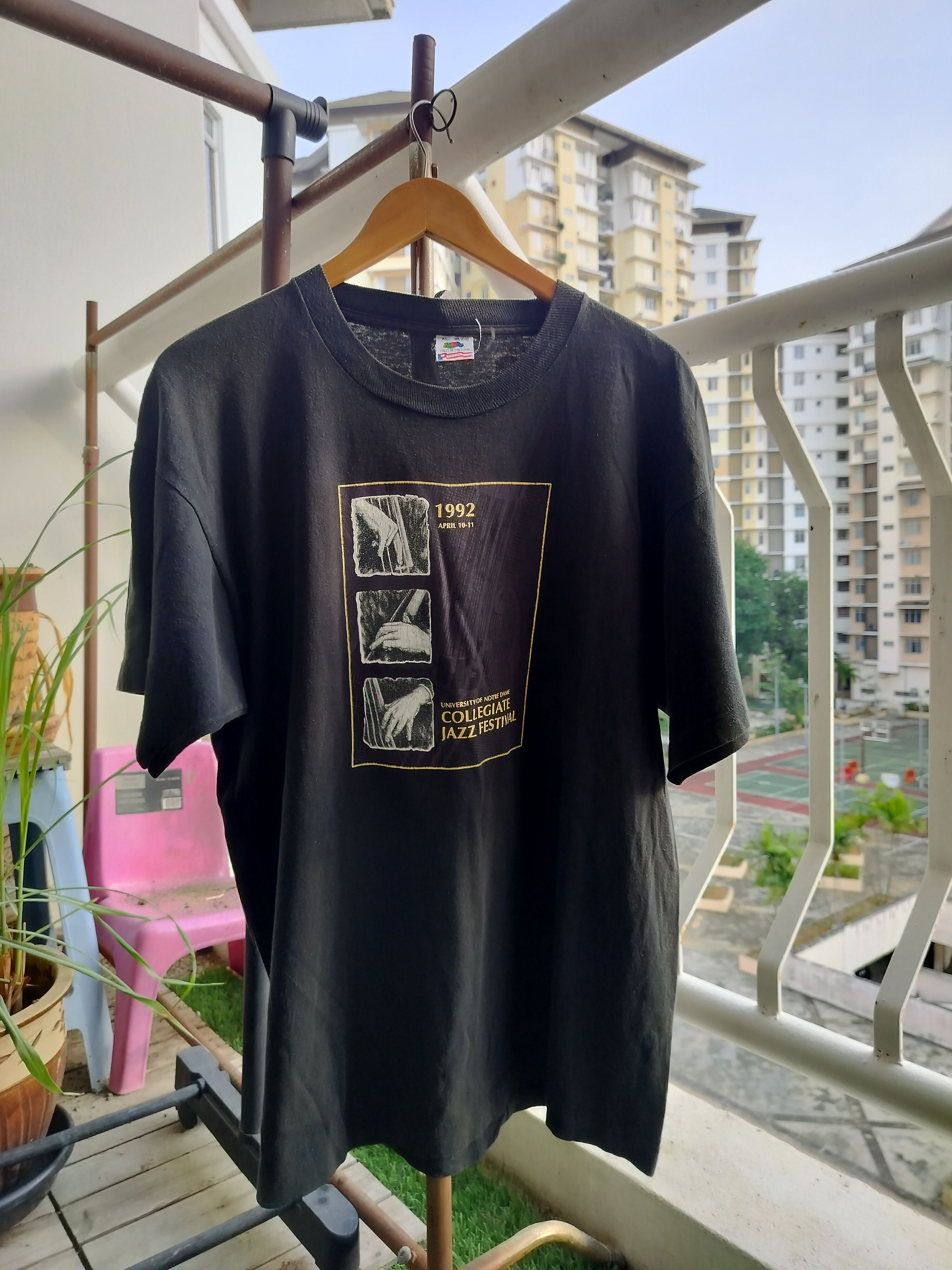Band Tees 1992 University of Notre Dame Collegiate Jazz Fest staf tees Size US XL / EU 56 / 4 - 1 Thumbnail