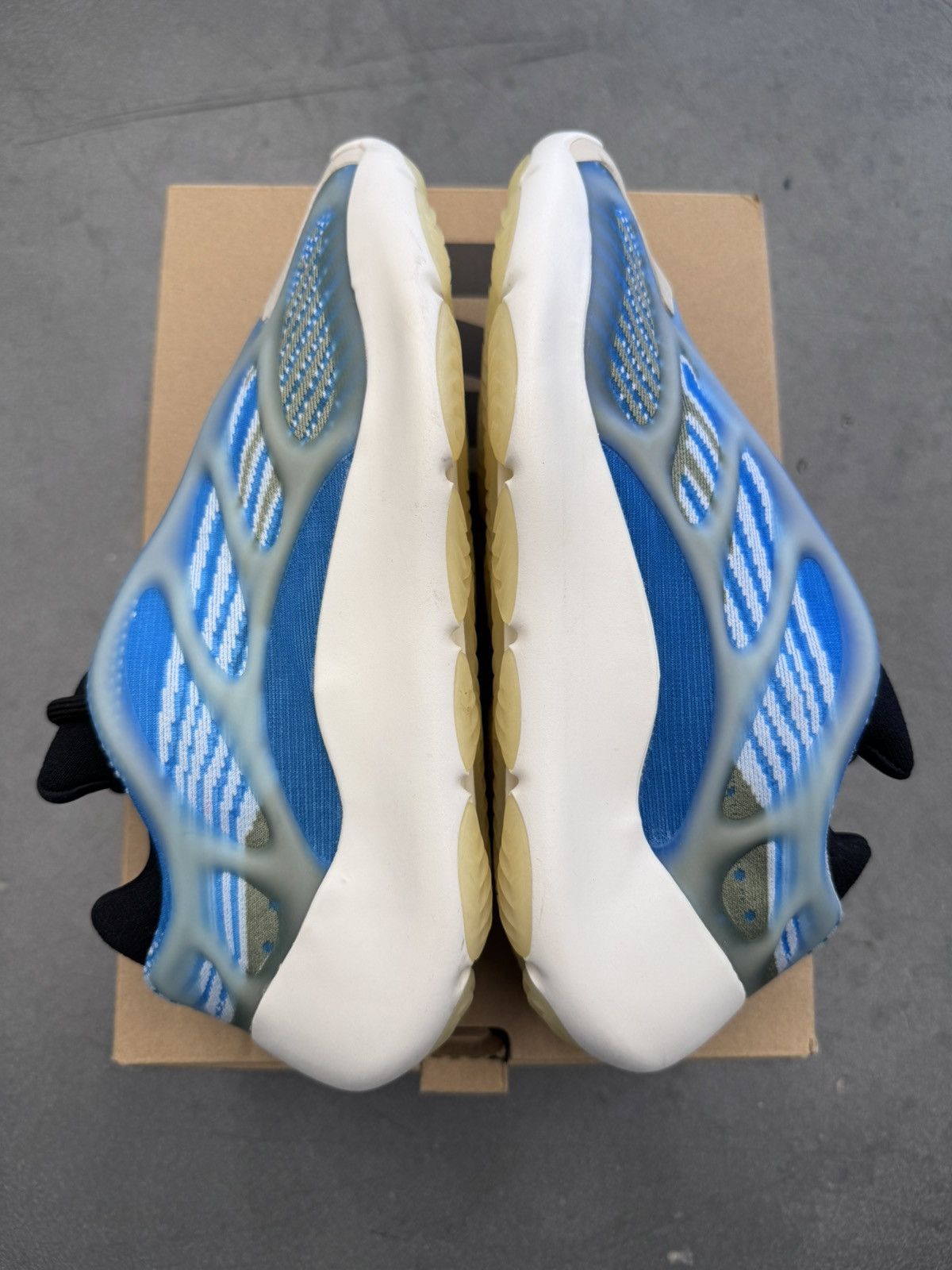 Yeezy 2020 Adidas Yeezy 700 V3 Arzareth Size US 8 / EU 41 - 4 Thumbnail