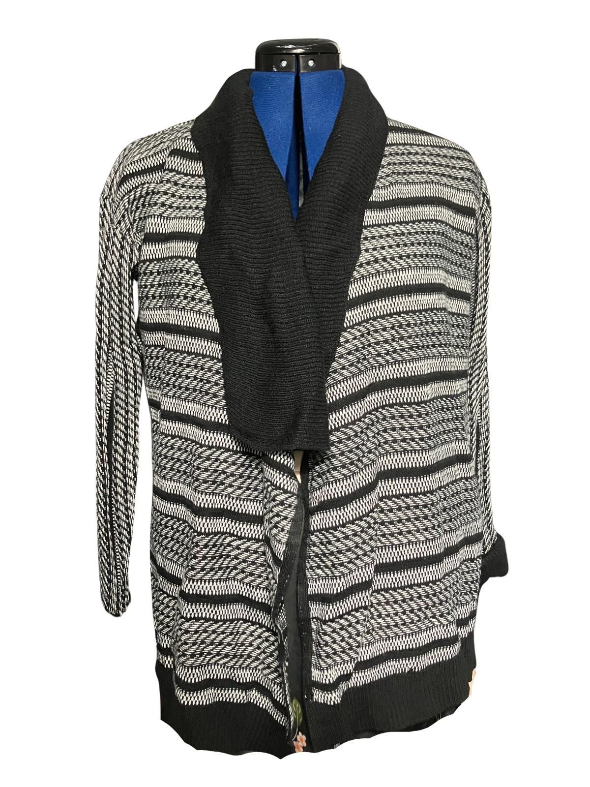 Other RXB Black and White Patterned Shawl Collar Cardigan Sweater Size M / US 6-8 / IT 42-44 - 2 Thumbnail