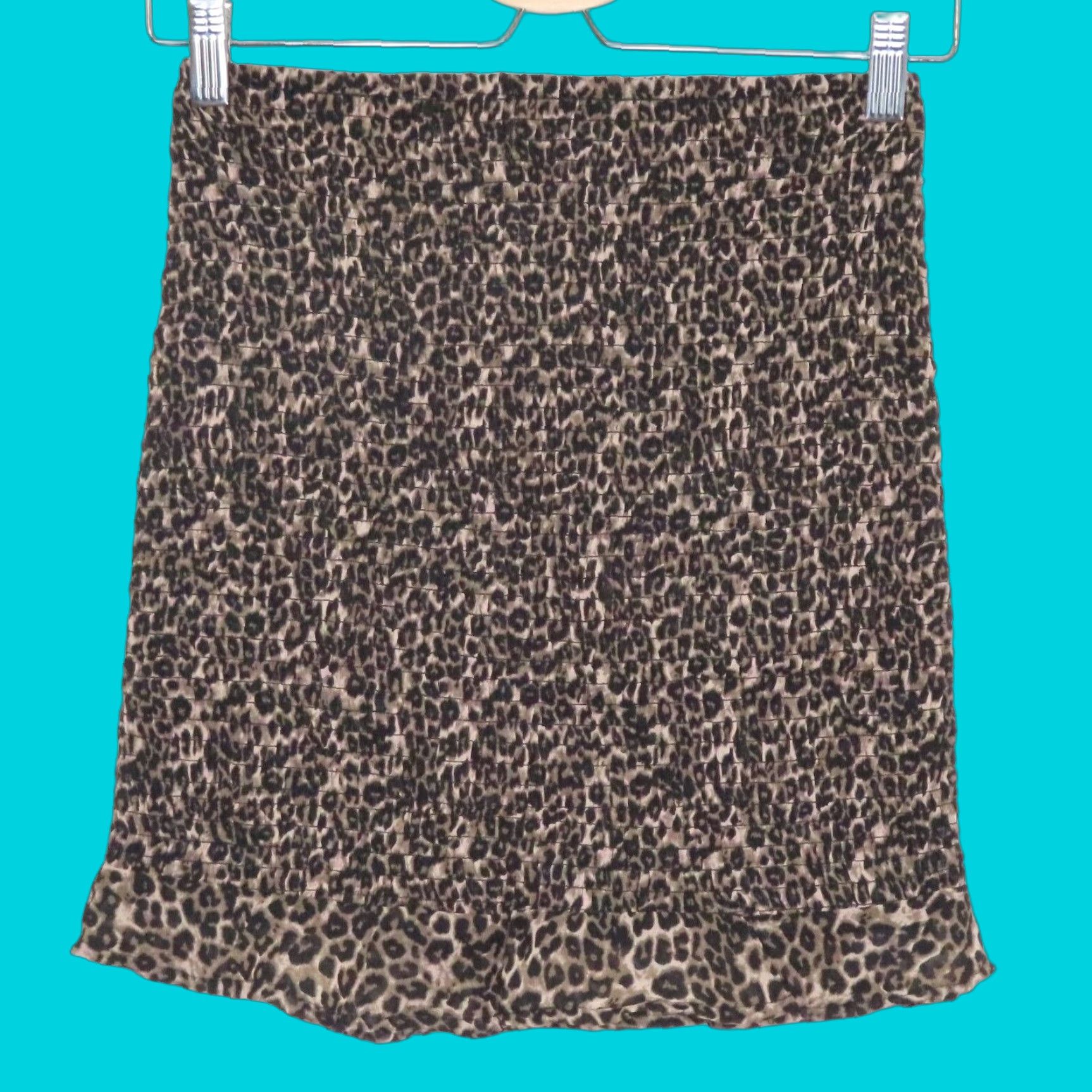 Guess **GUESS Women's Small Brown Leopard Sketched Smocked Skirt NEW** User: **GUESS Women's Small Brown Leopard Smocked Skirt NEW** Size 28" / US 6 / IT 42 - 1 Thumbnail