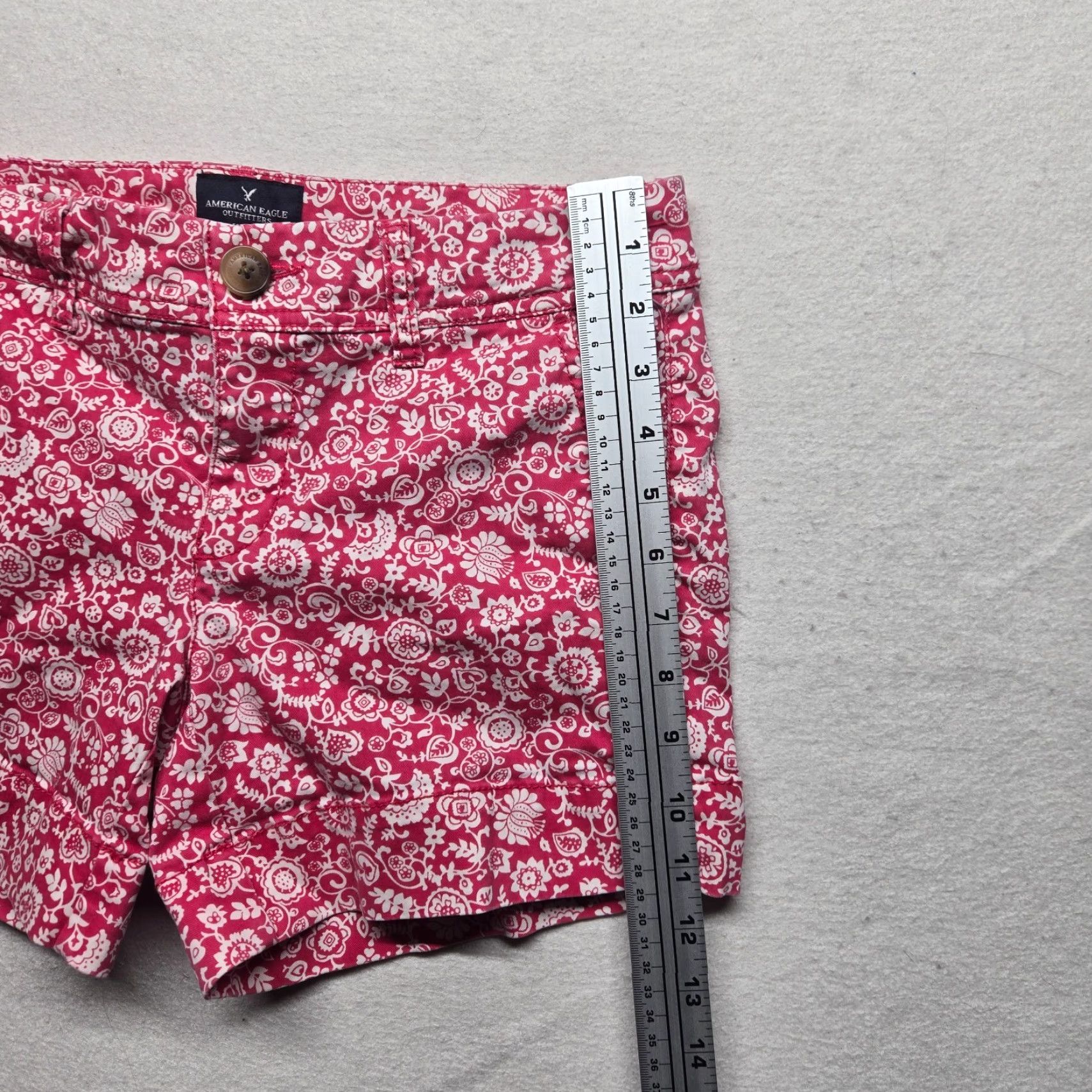 American Eagle Outfitters VINTAGE American Eagle Pink White Floral Cotton Shorts Women's Size 4 Stretch Mid 90s Size 27" / US 4 / IT 40 - 5 Thumbnail