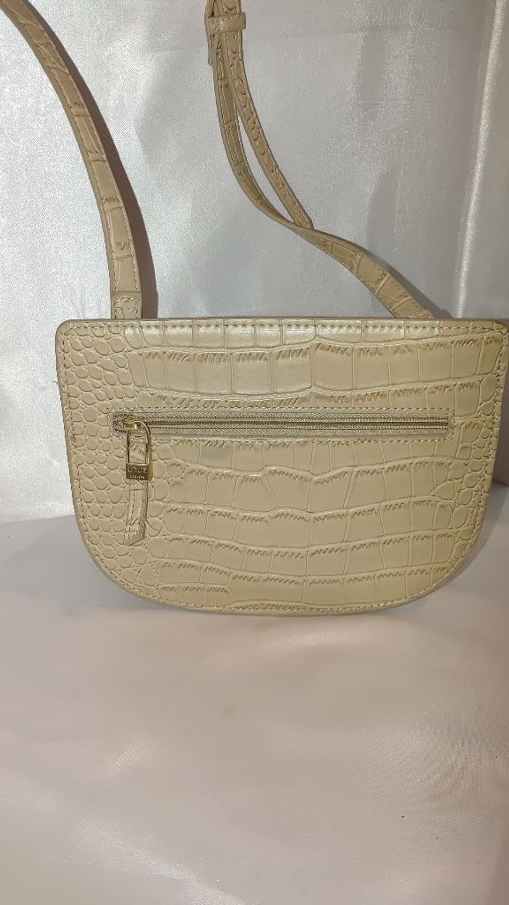 Santa Cruz Skateboards Penelope & Monica Cruz Croc Embossed Leather Crossbody Size ONE SIZE - 4 Thumbnail