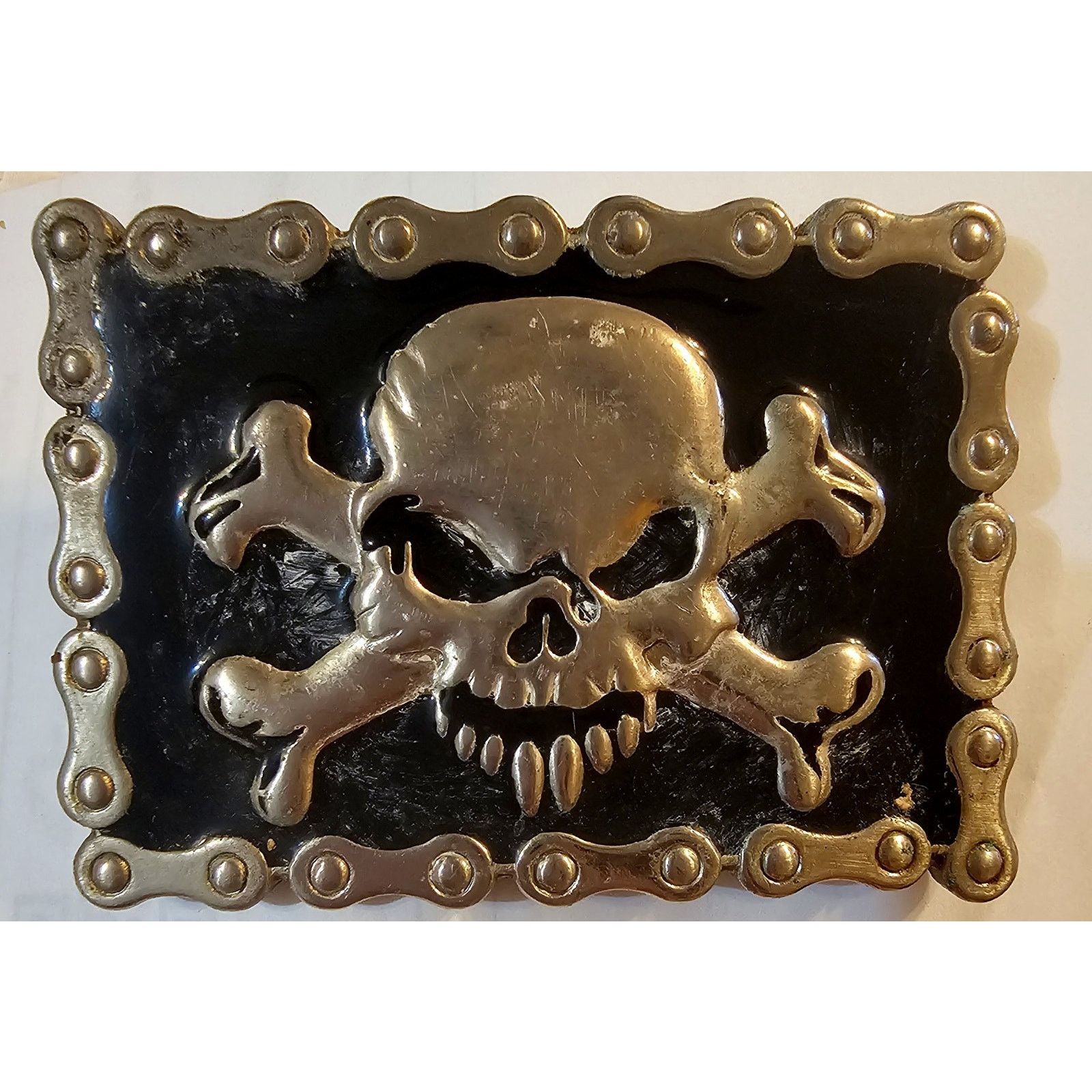 The Unbranded Brand Vtg Skull Crossbones Buckle Metal Enamel Motorcycle Chains Size ONE SIZE - 2 Thumbnail