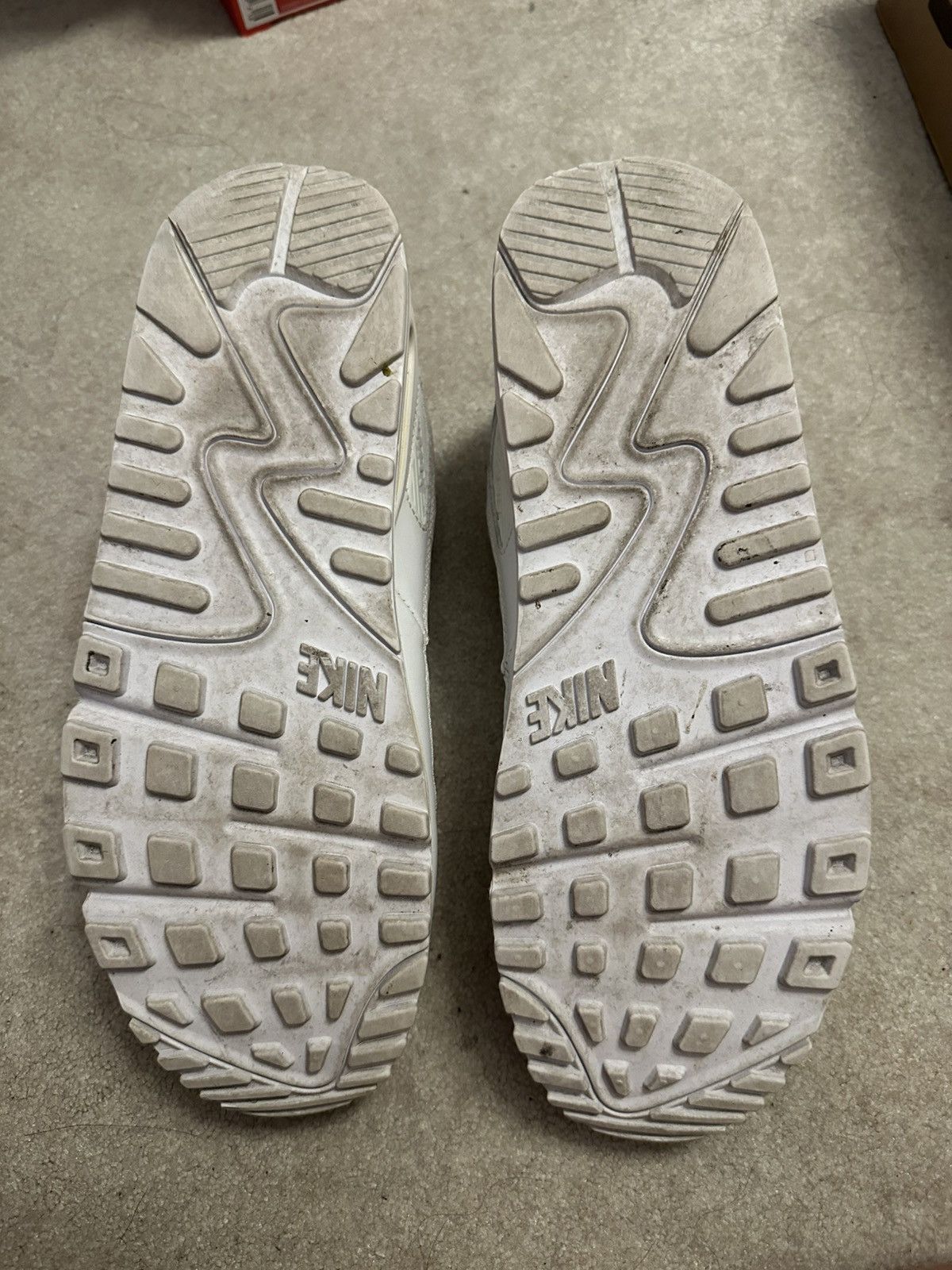 Nike Used Air Max 90 ‘Triple White’ Size US 9.5 / EU 42-43 - 5 Thumbnail