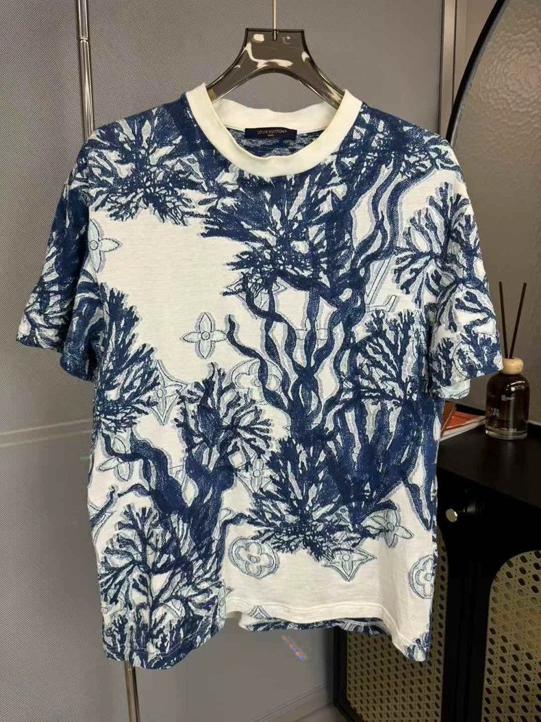 Louis Vuitton Louis Vuitton White and blue jacquard seaweed knit short sl Size US XL / EU 56 / 4 - 1 Thumbnail