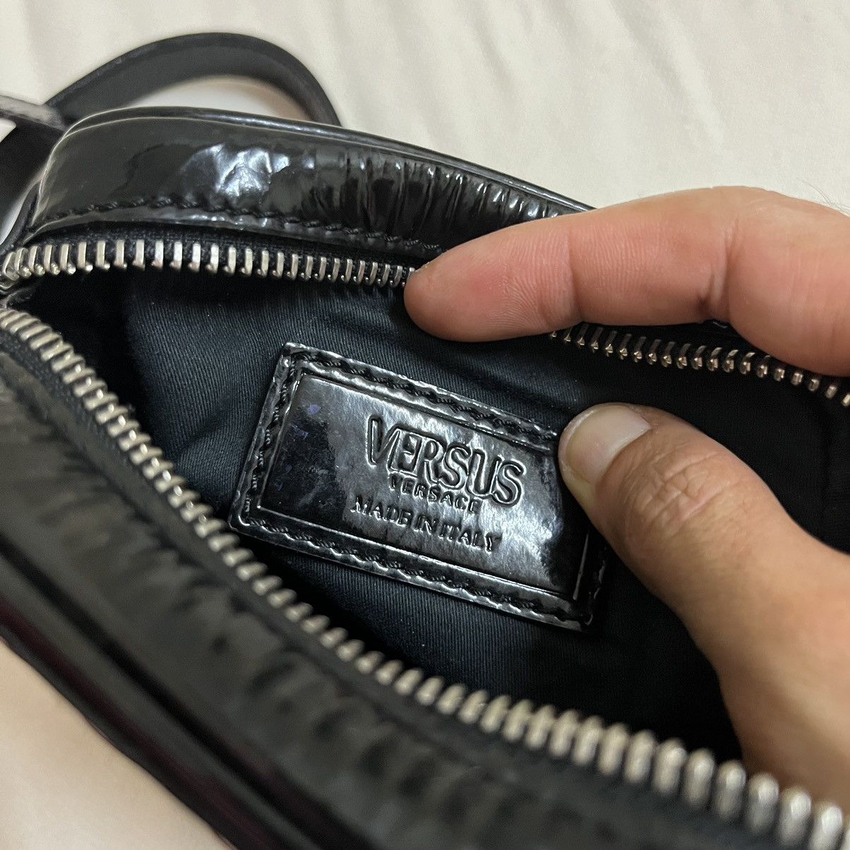 Versus Versace × Vintage Authentic Versus Versace Vernis Leather Chain Style Slingbag Size ONE SIZE - 3 Thumbnail