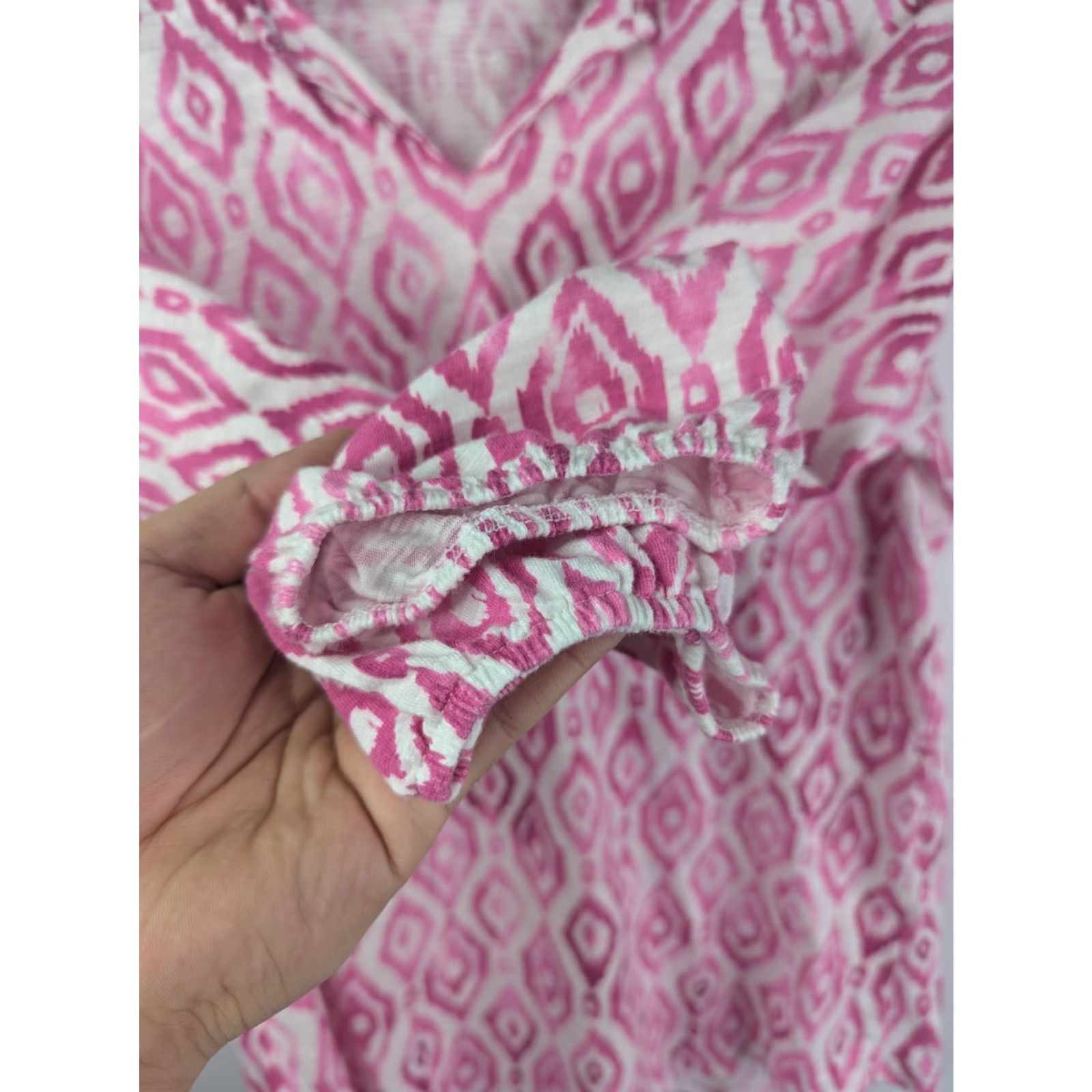 Vintage Chico's Women Top Size 0 (S/4) Knit V-Neck 3/4 Sleeve Pink Geometric T-Shirt Size XS / US 0-2 / IT 36-38 - 2 Thumbnail