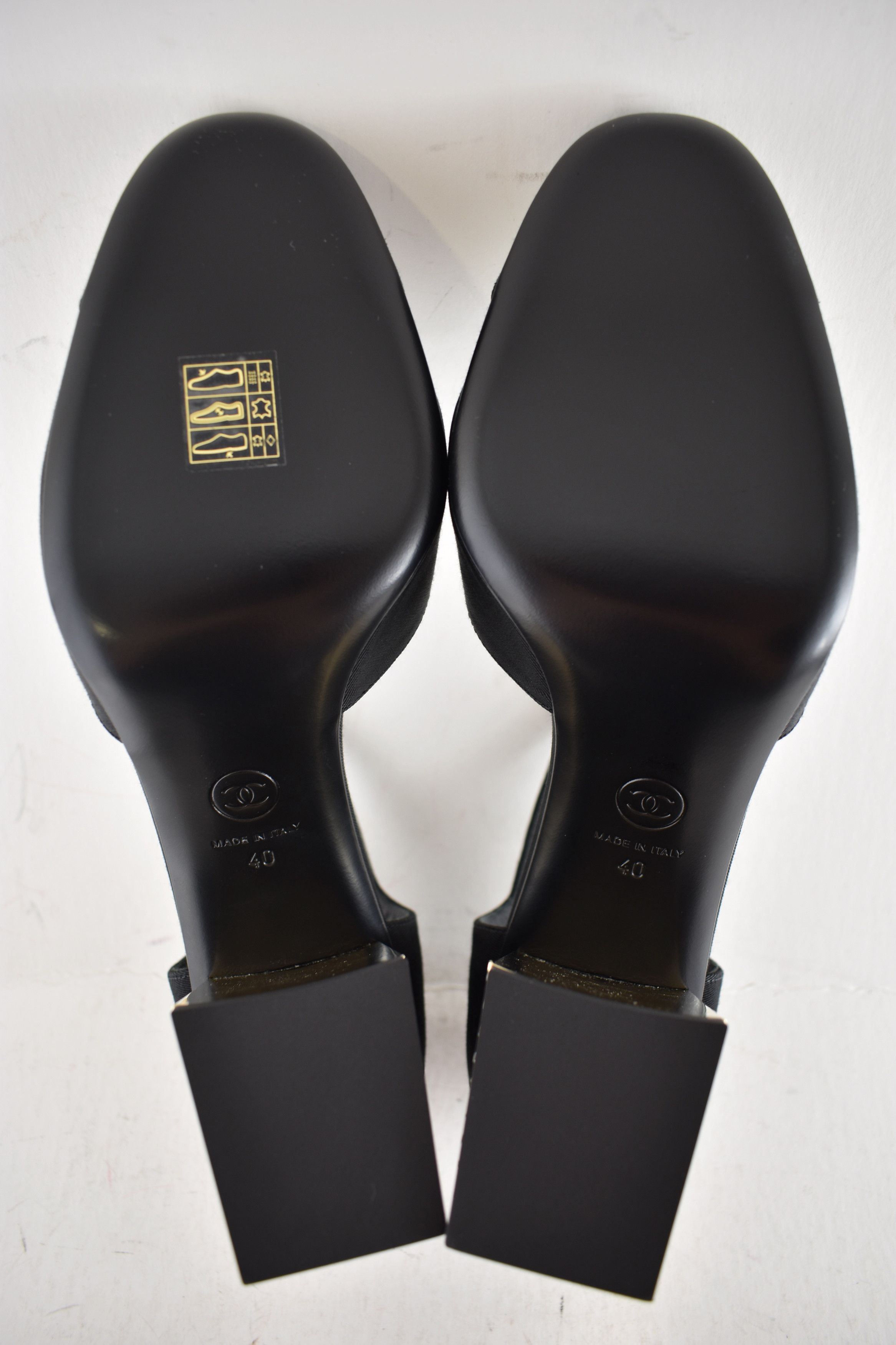 Chanel Chanel 24B Crystal Logo Gold Ankle Strap Block Heel Pump 40 Size US 10 / IT 40 - 21 Thumbnail