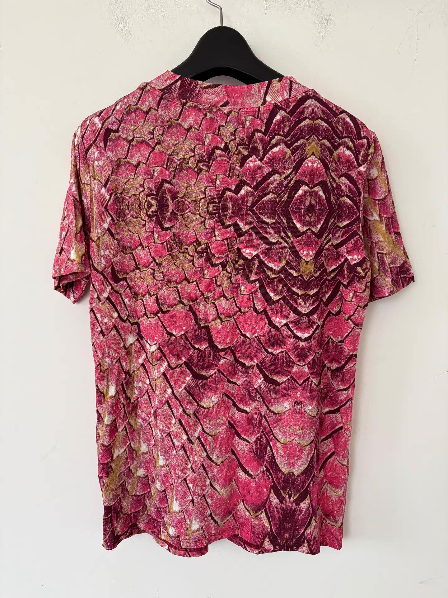 Just Cavalli Just Cavalli Women's Pink Fish Scale Printed T-shirt Ｑ21 Size M / US 6-8 / IT 42-44 - 2 Thumbnail