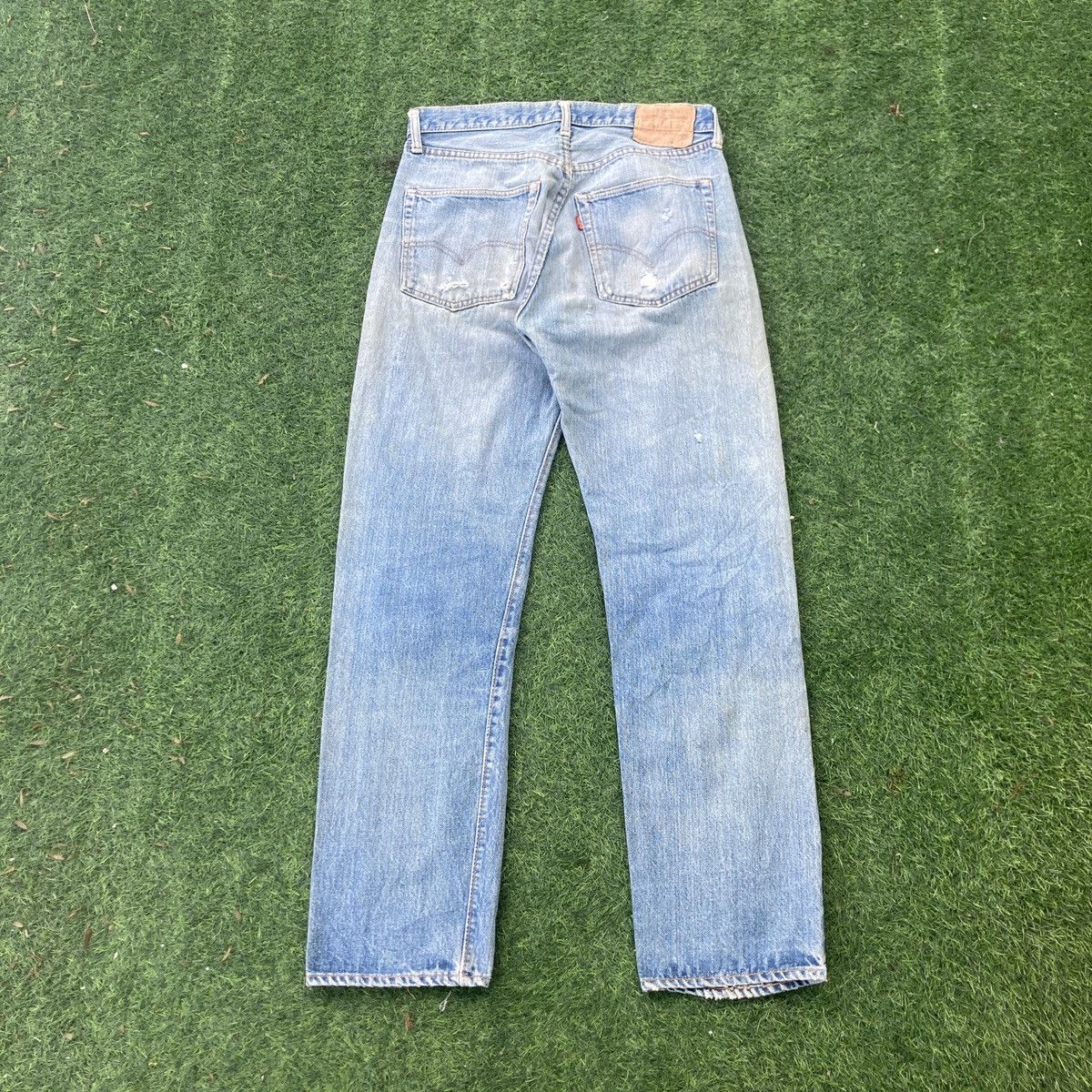 Levi's VINTAGE 60s LEVI’S 501 SELVEDGE BUTTON 6 DISTRESSED JEANS Size US 30 / EU 46 - 2 Thumbnail