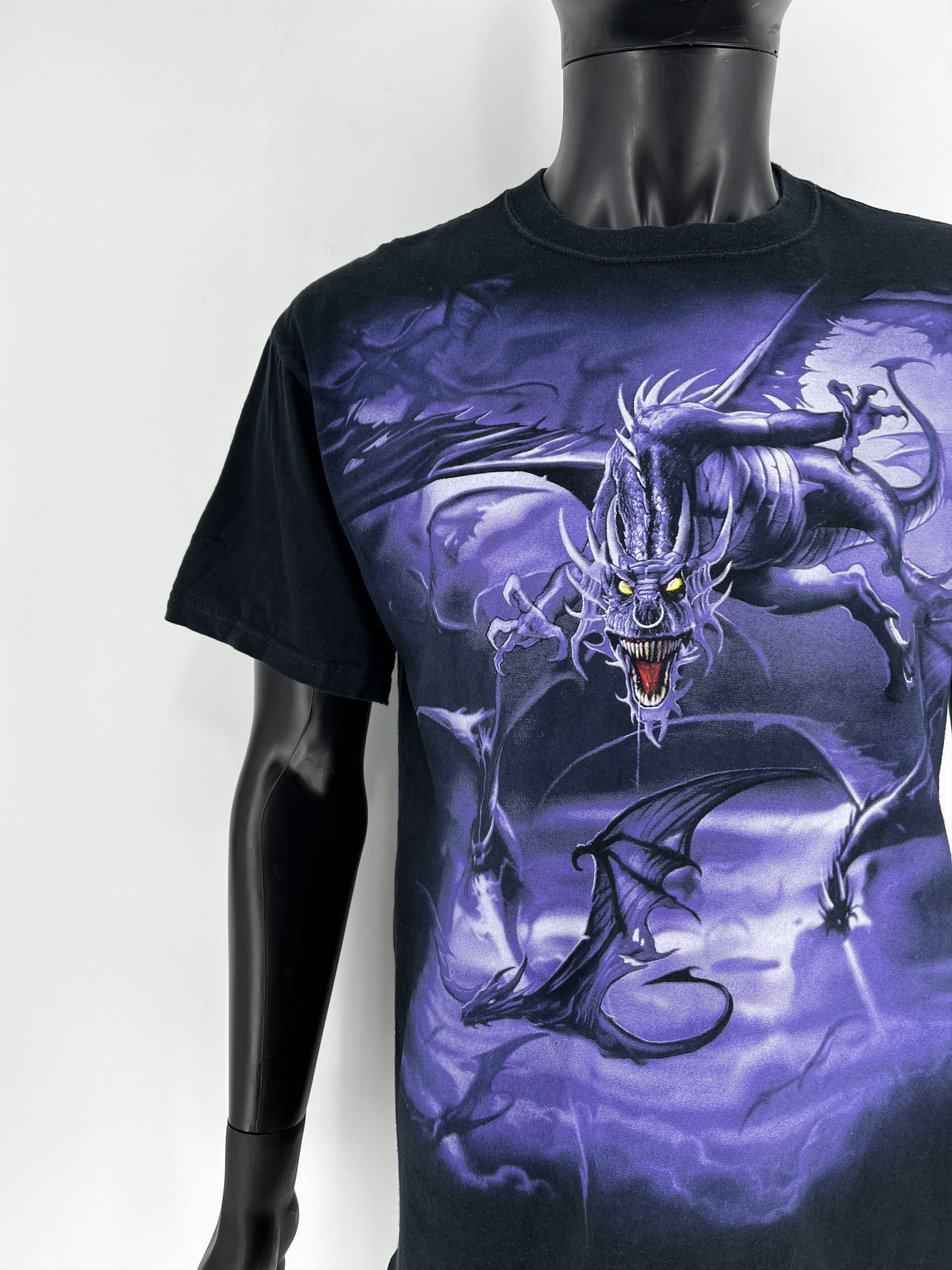 Liquid Blue × Universal Studios × Vintage Liquid Blue Vintage Dragon Shirt Men Gothic Graphic Tee 2002 Size US L / EU 52-54 / 3 - 5 Thumbnail