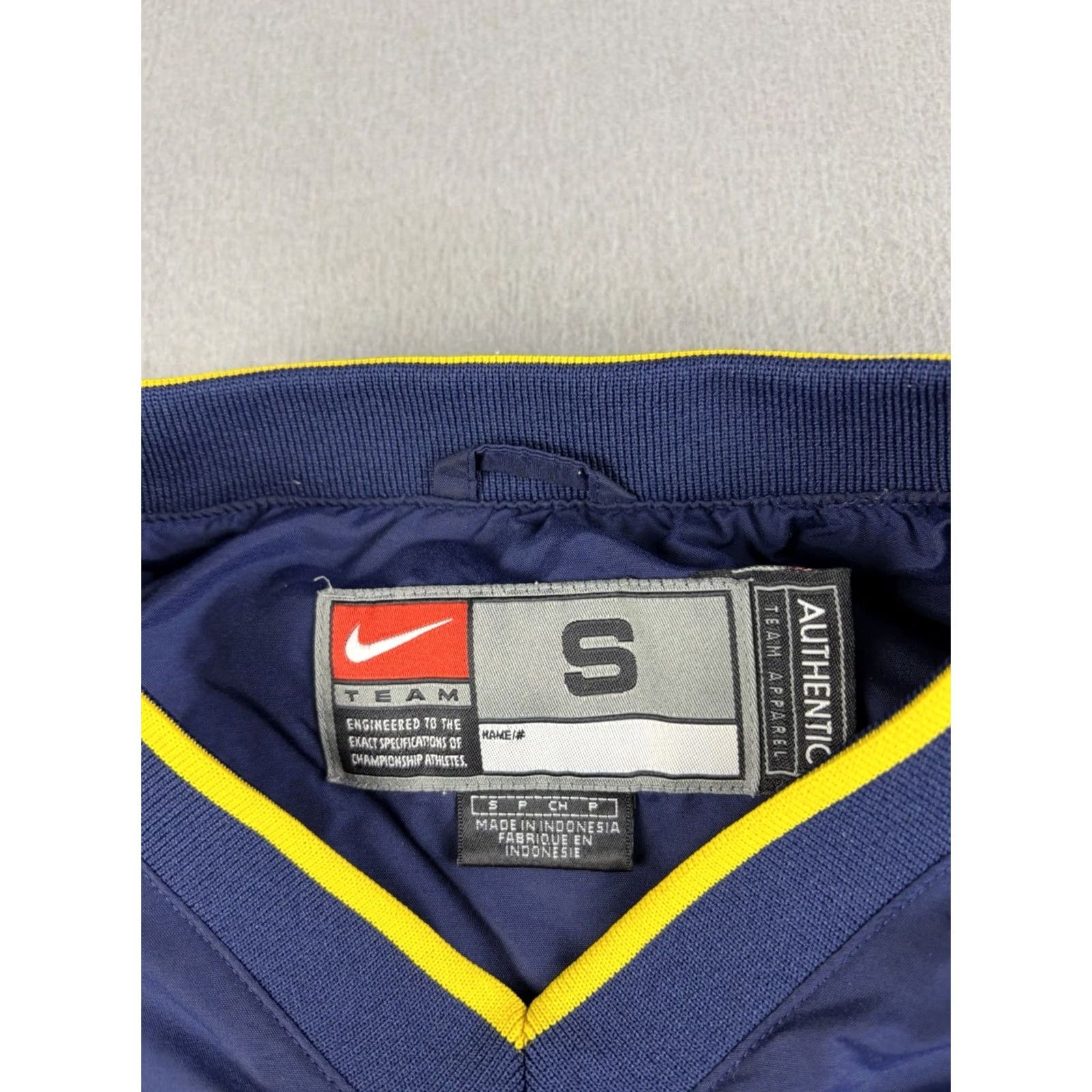 Nike VINTAGE Nike Michigan Wolverines Windbreaker Pullover Mens S Center Swoosh Jacket Size US S / EU 44-46 / 1 - 3 Thumbnail