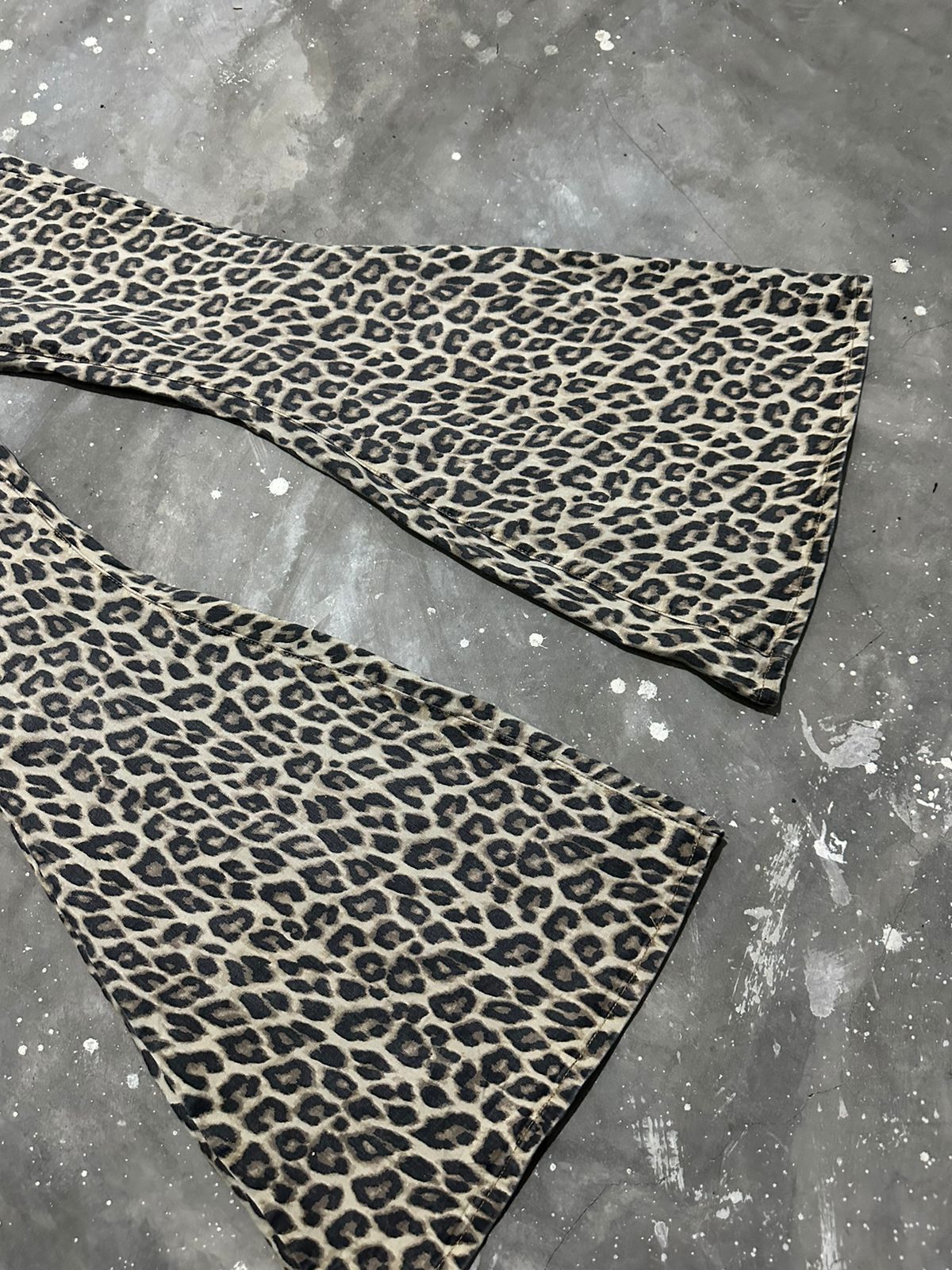 Other Judy Blue Super Flare Leopard Pants Size US 28 / EU 44 - 4 Thumbnail
