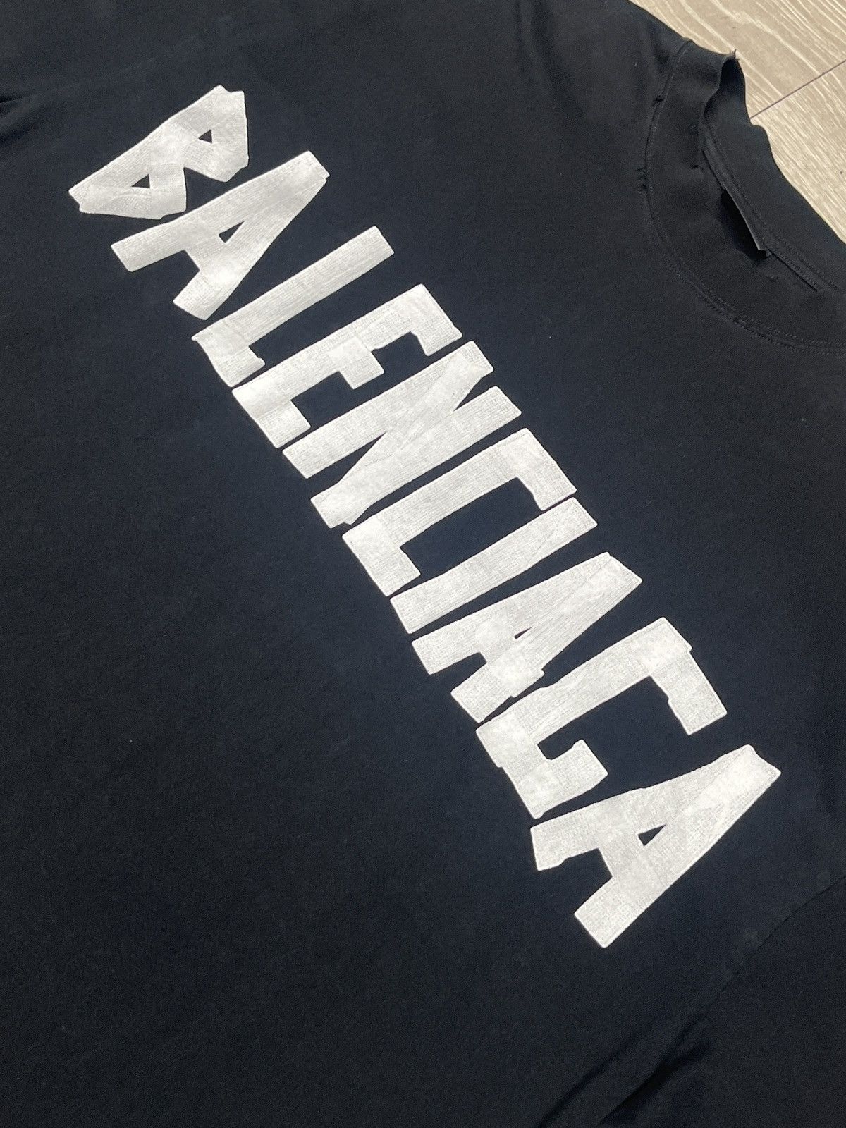 Balenciaga Balenciaga Black Cotton Oversized Tape Logo Tee Size US M / EU 48-50 / 2 - 2 Thumbnail