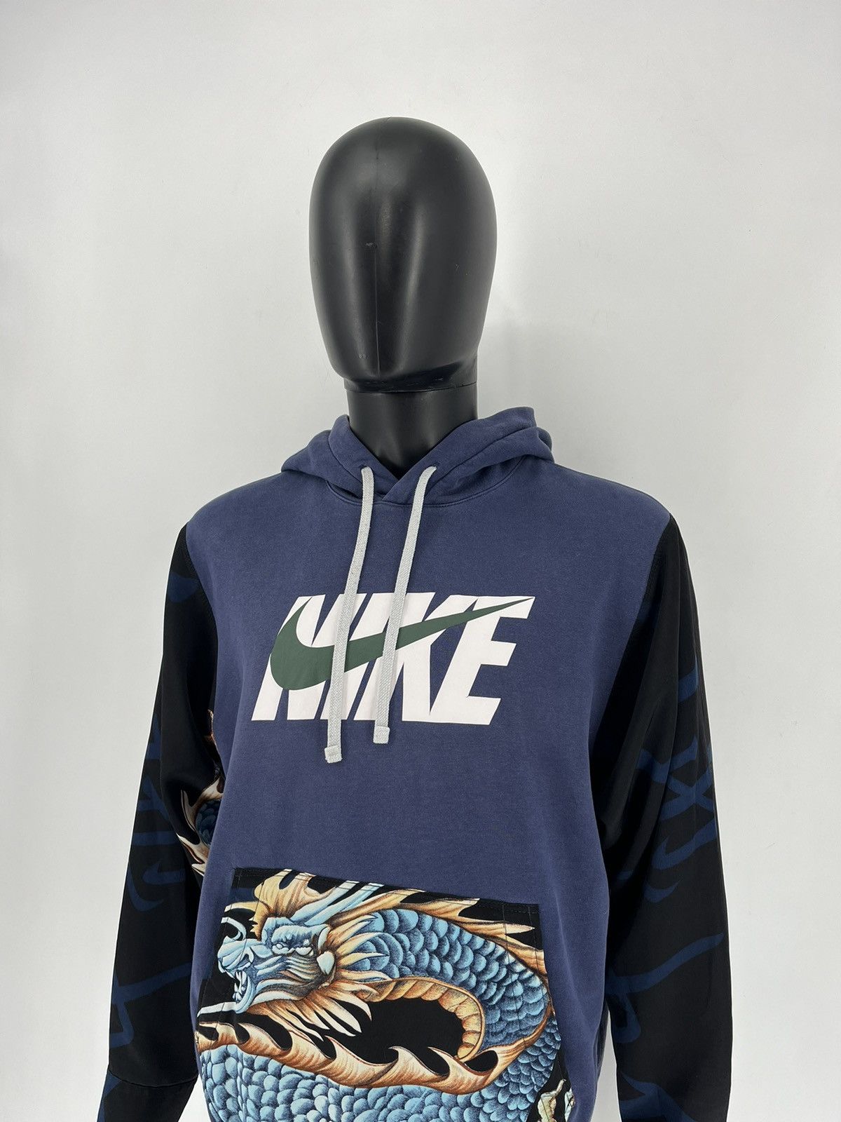 Nike Nike Hoodie with Large Center Logo and 90s Japanese Dragon Size US M / EU 48-50 / 2 - 4 Thumbnail