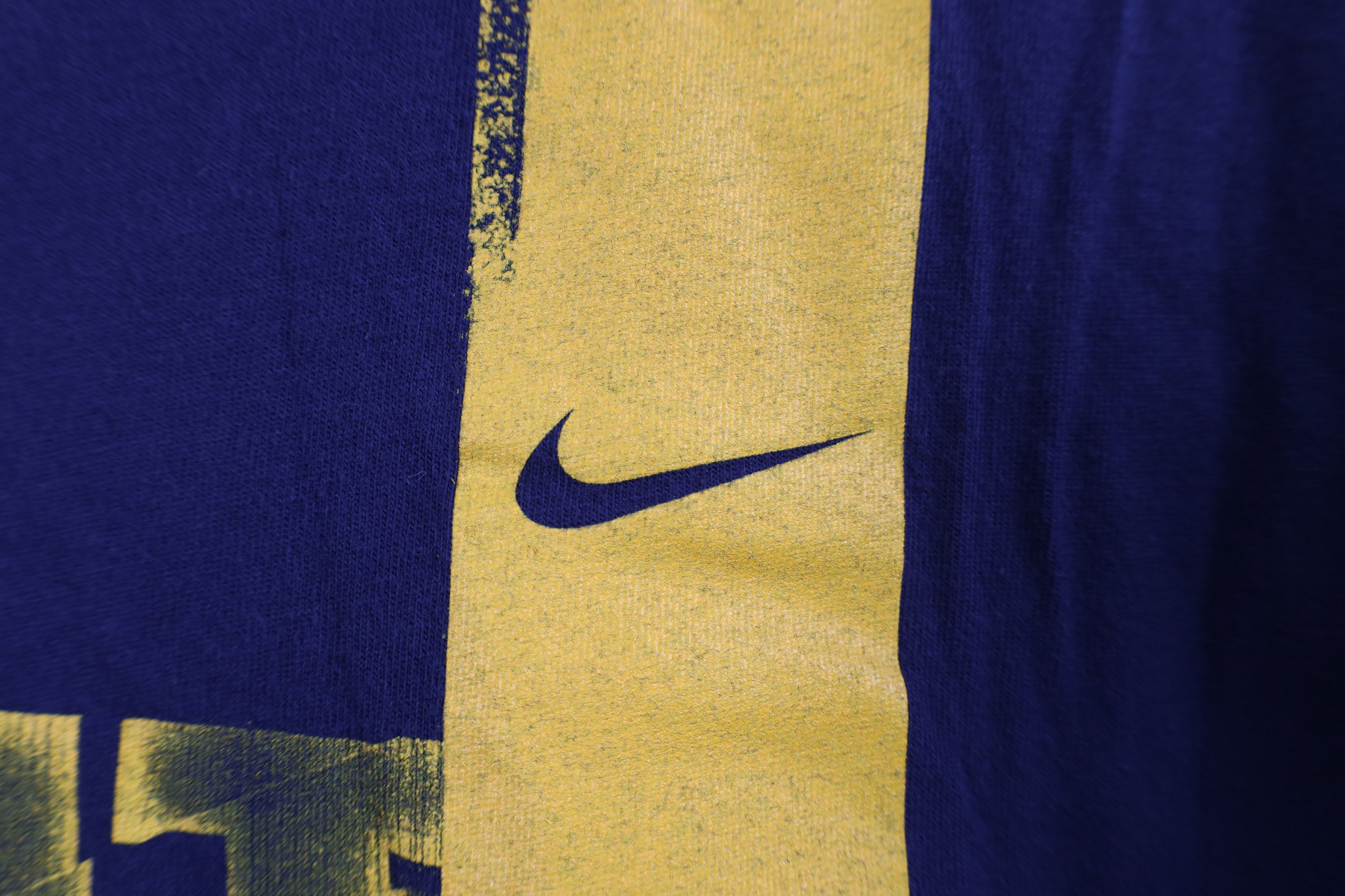 Nike Vintage Nike Swoosh Australia National Team Soccer T-Shirt Size US L / EU 52-54 / 3 - 6 Thumbnail