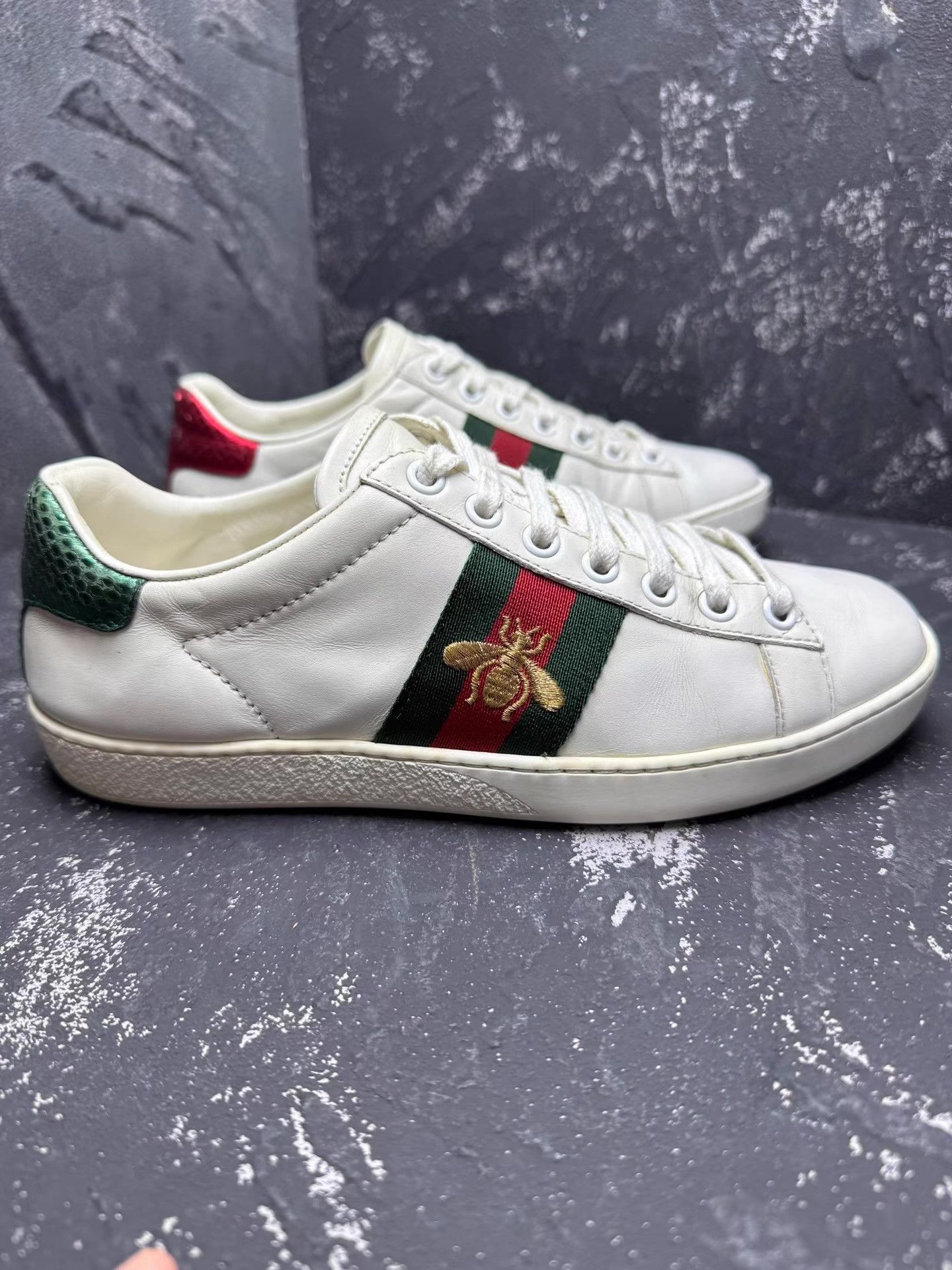Gucci GUCCI Bee Accent White Sneakers withRed Green Heel Tab Q10 Size US 5 / IT 35 - 5 Thumbnail