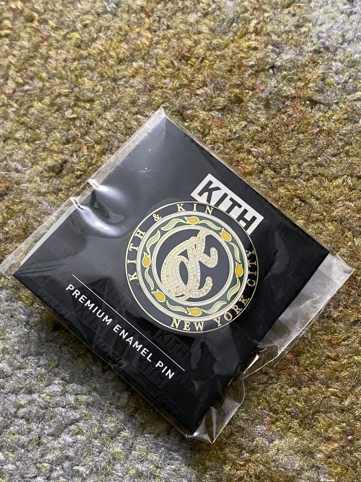 Kith Kith & Kin x New York Mosaic Pin Size ONE SIZE - 1 Thumbnail