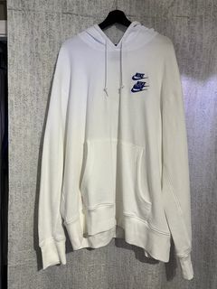 Nike swoosh on tour pack hoodie in discount white