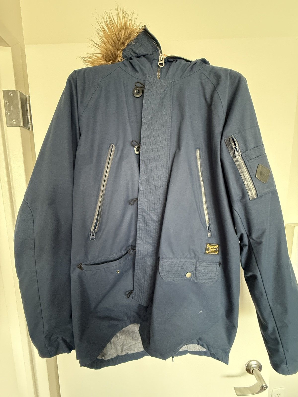 Burton parka with removable fur liner hood