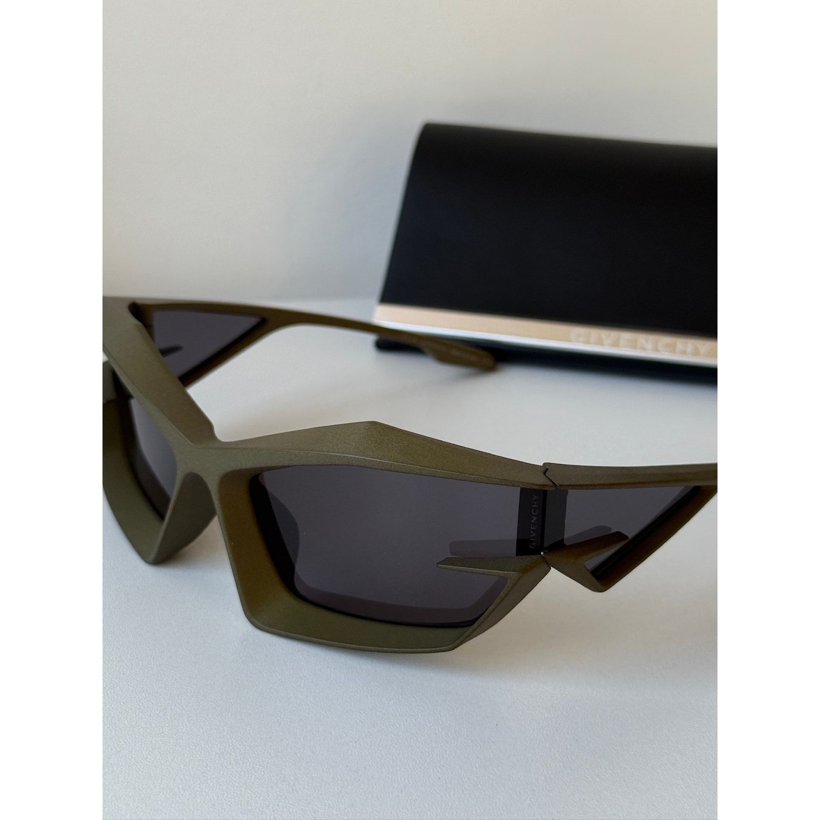 Givenchy NEW Givenchy GV40049U Cut Mask Khaki Green Sunglasses Size ONE SIZE - 4 Thumbnail